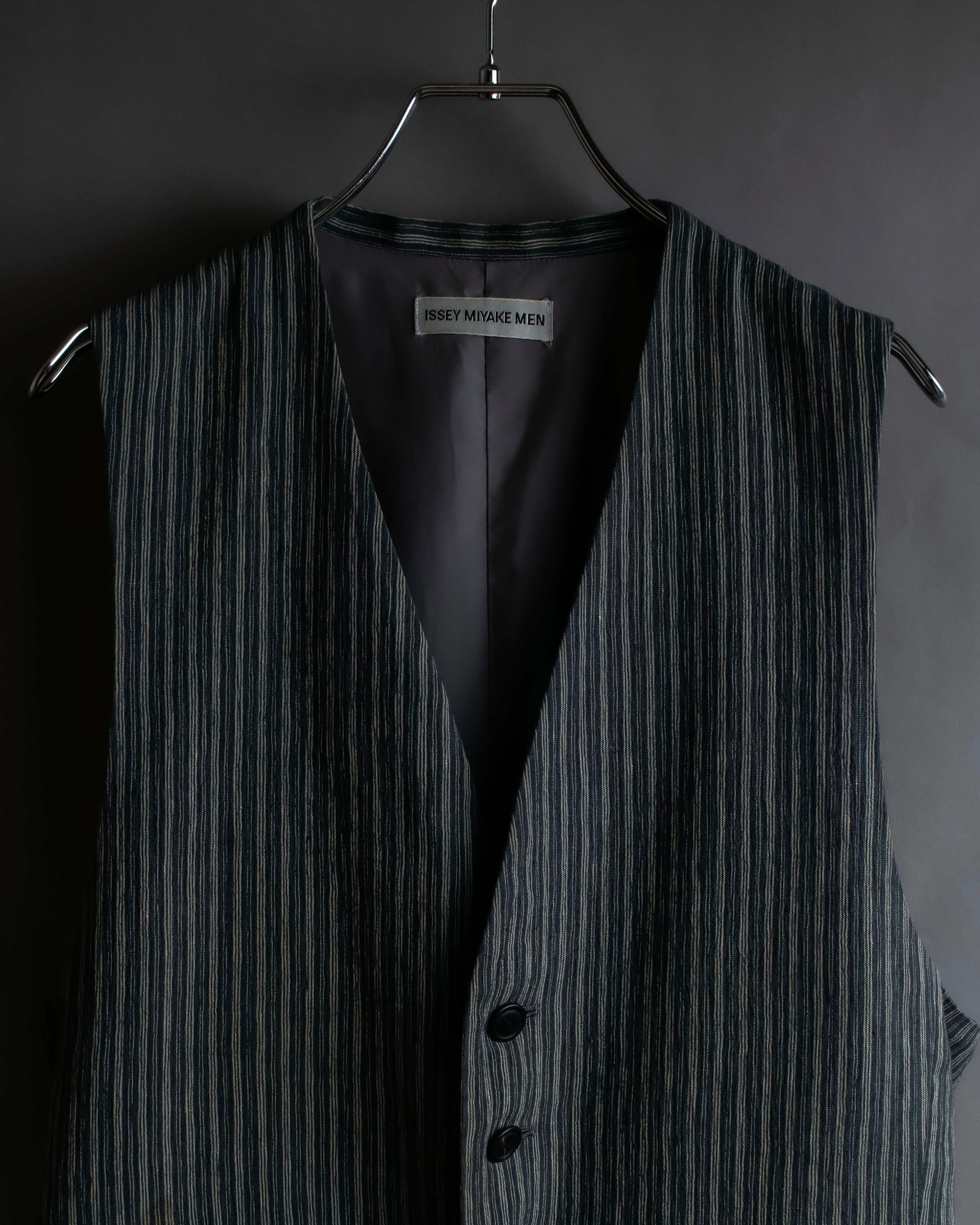 "ISSEY MIYAKE MEN" Random stripe pattern V-neck vest