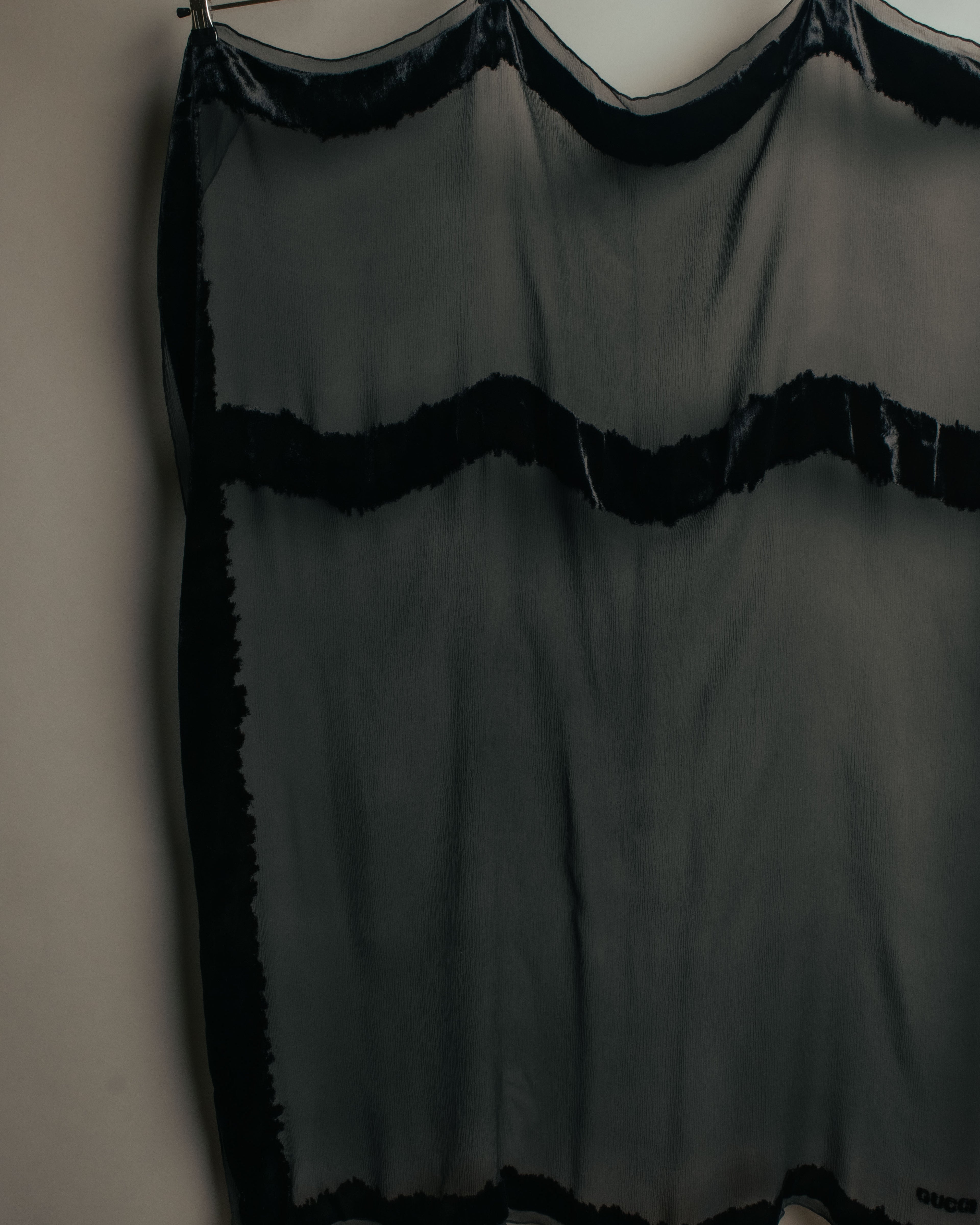 “GUCCI” 90’s-00’s Sheer velvet trimmed silk blend stole