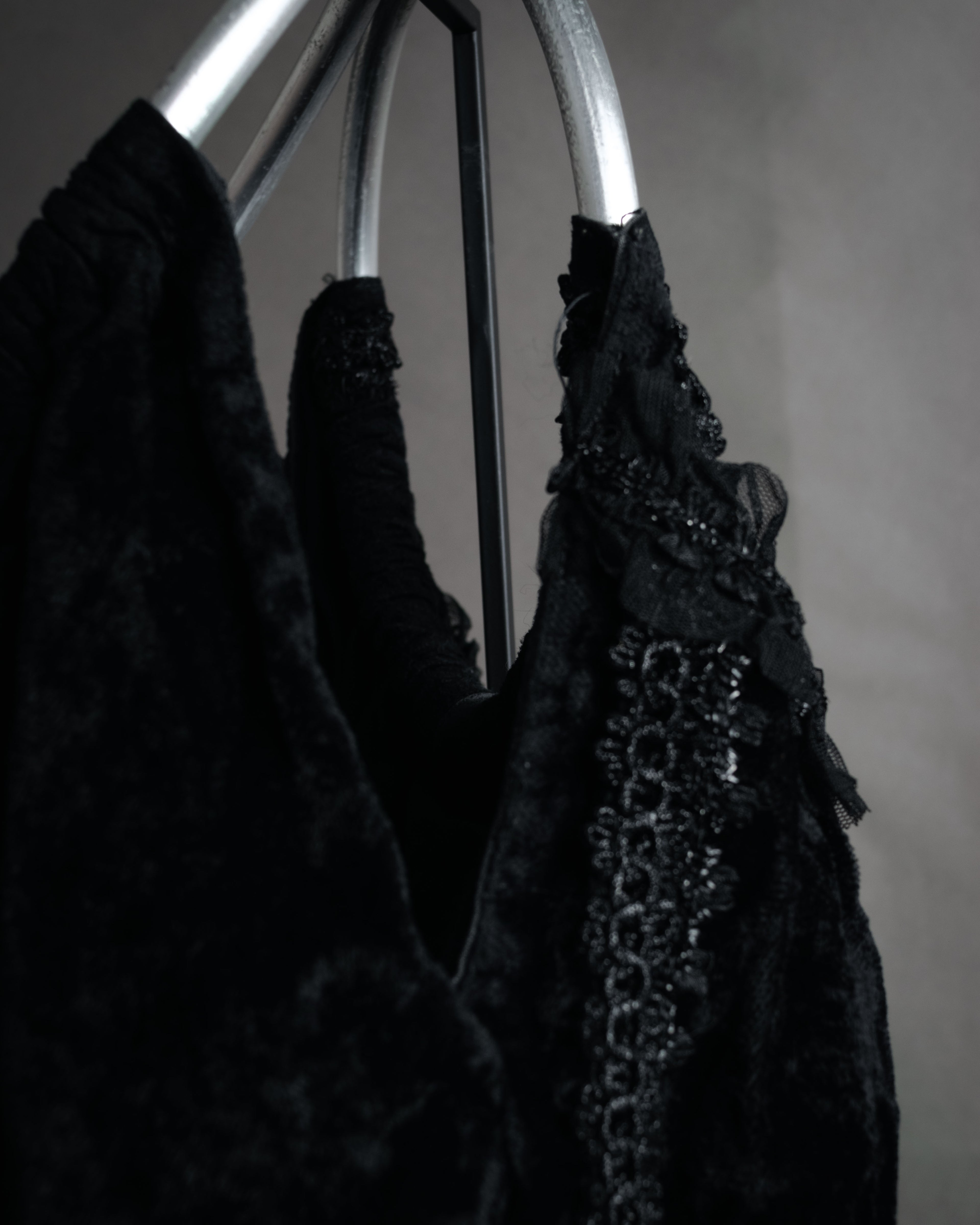 “COMME des GARÇONS” 2005 AW Velvet lace circle handle bag