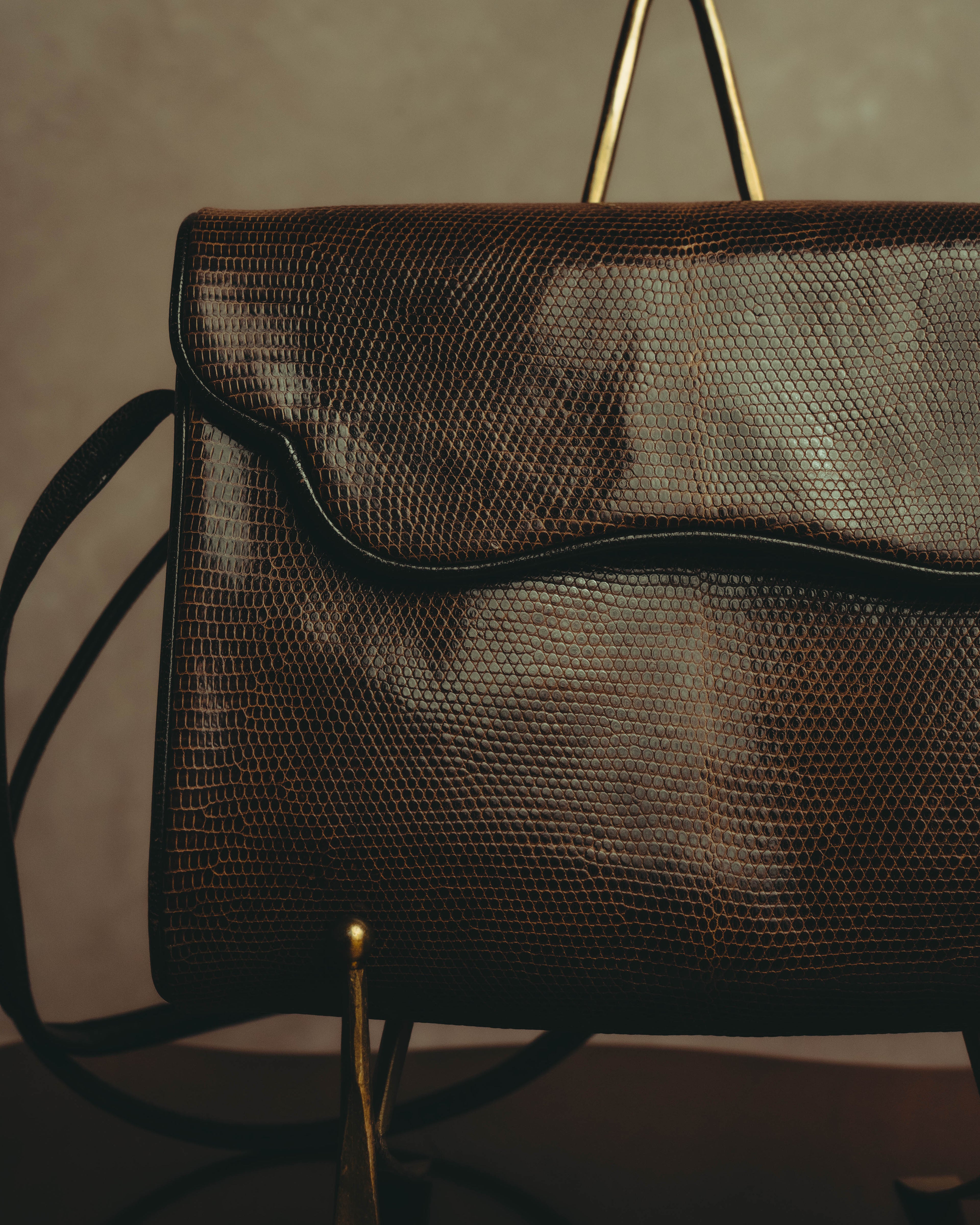 “YVES SAINT LAURENT” 80’s-90’s Sculpted flap lizard leather shoulder bag