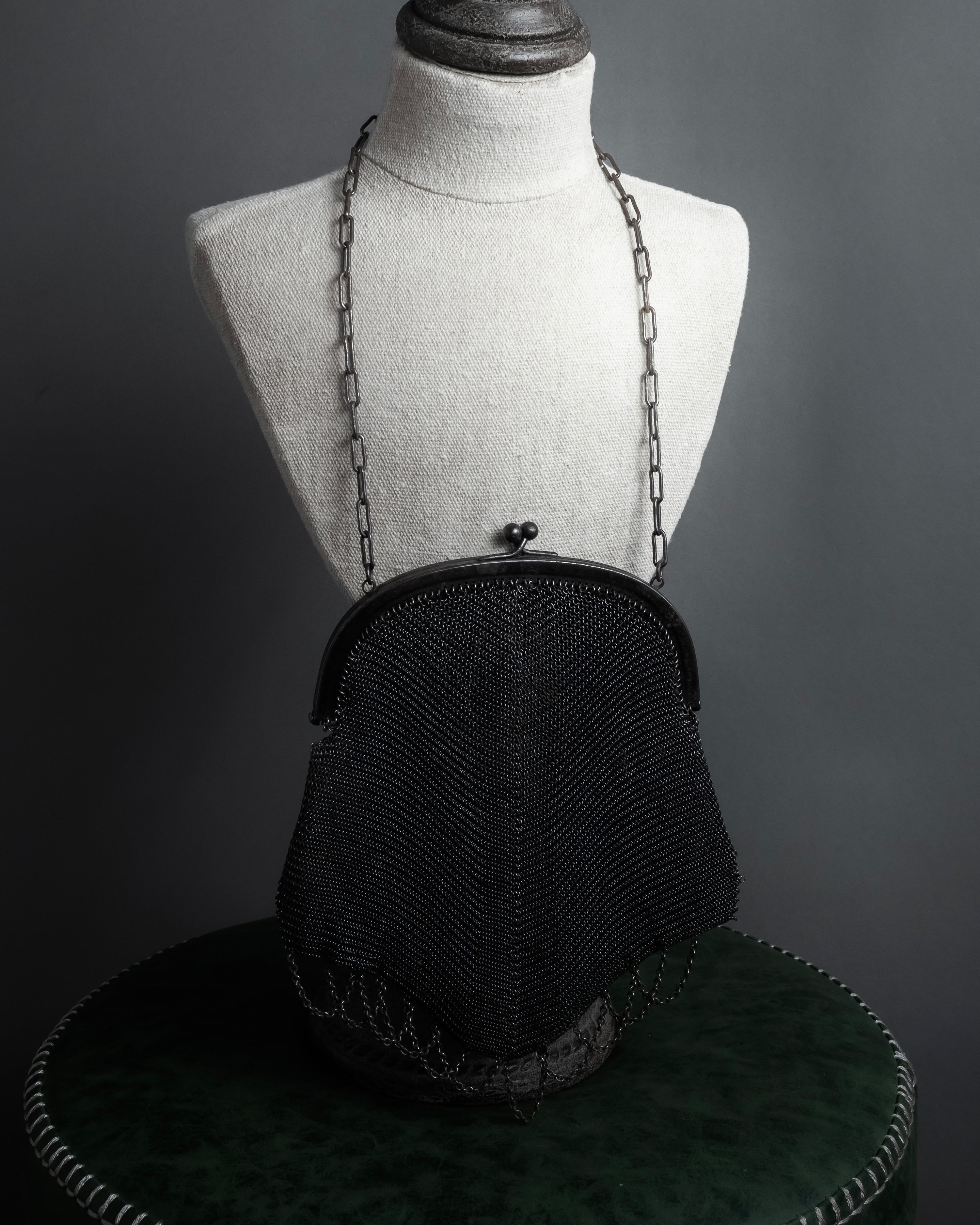 "Vintage metal mesh clasp chain shoulder bag"