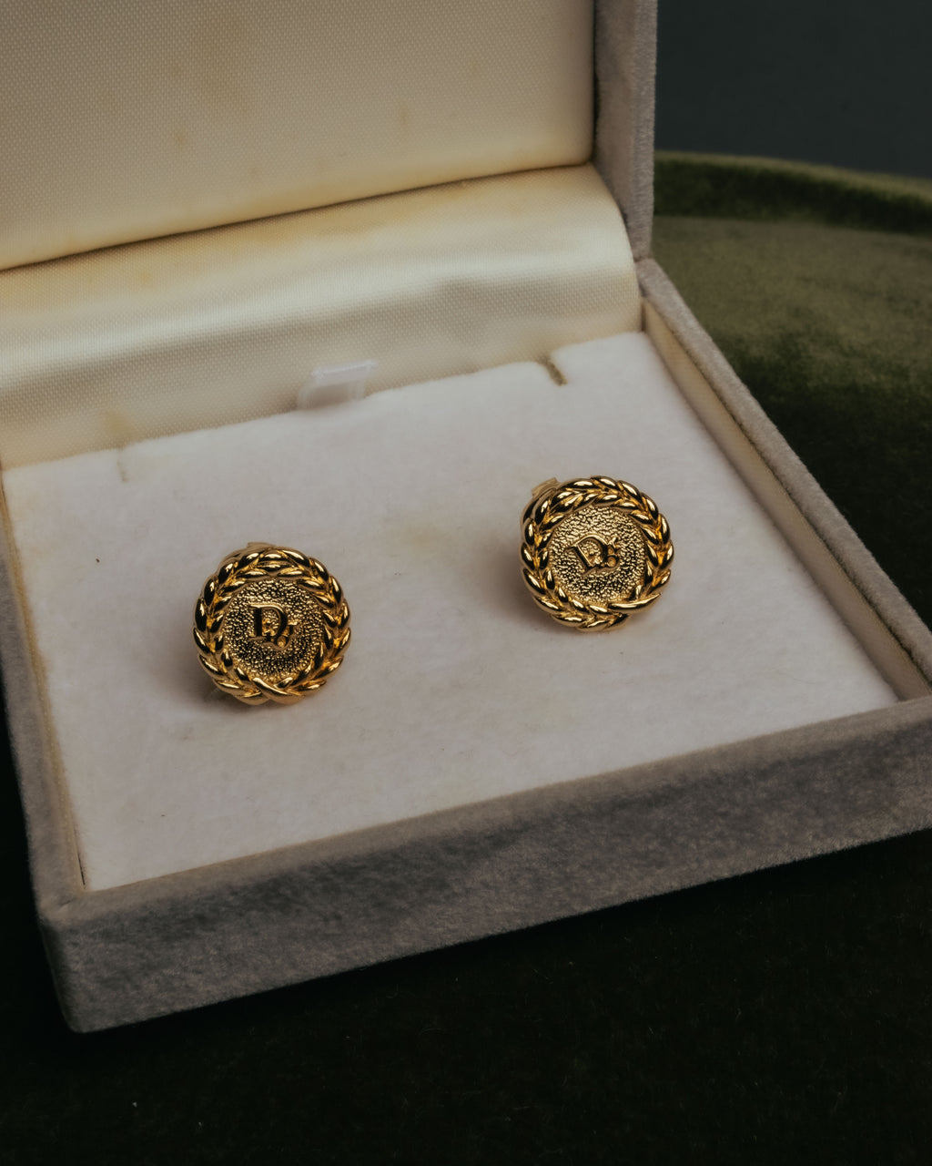 “Christian Dior” 80’s-90’s Laurel rope motif D logo earrings