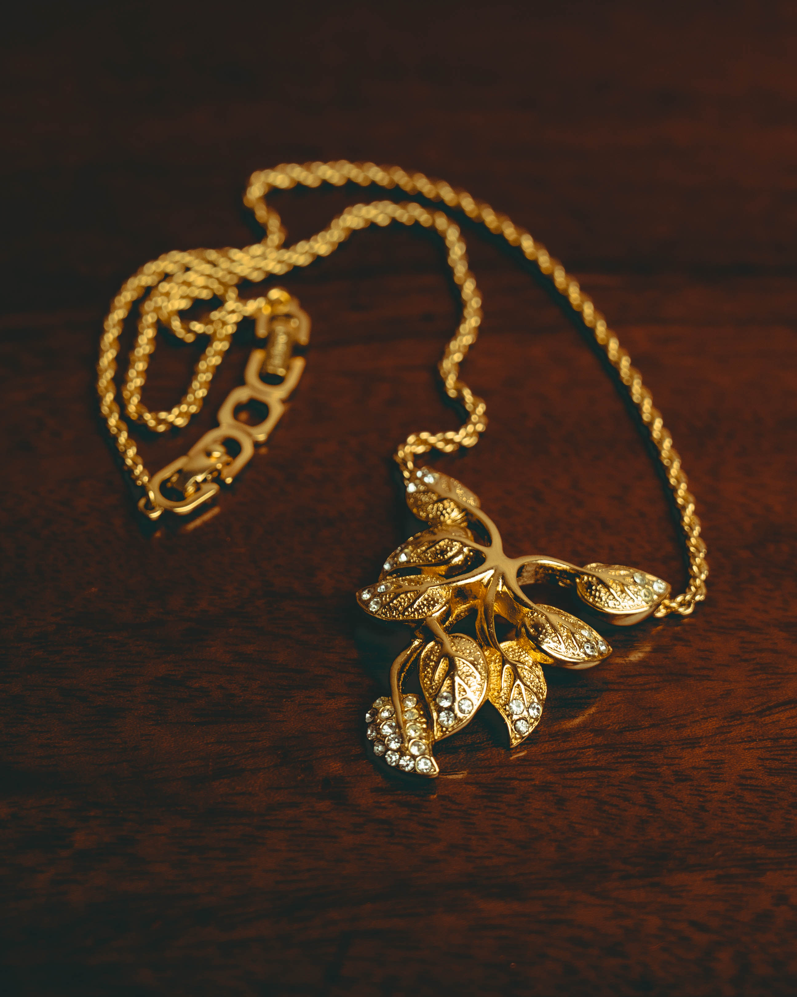 -SPECIAL- “Christian Dior” 80’s-90’s Vintage botanical leaf rhinestone pendant necklace