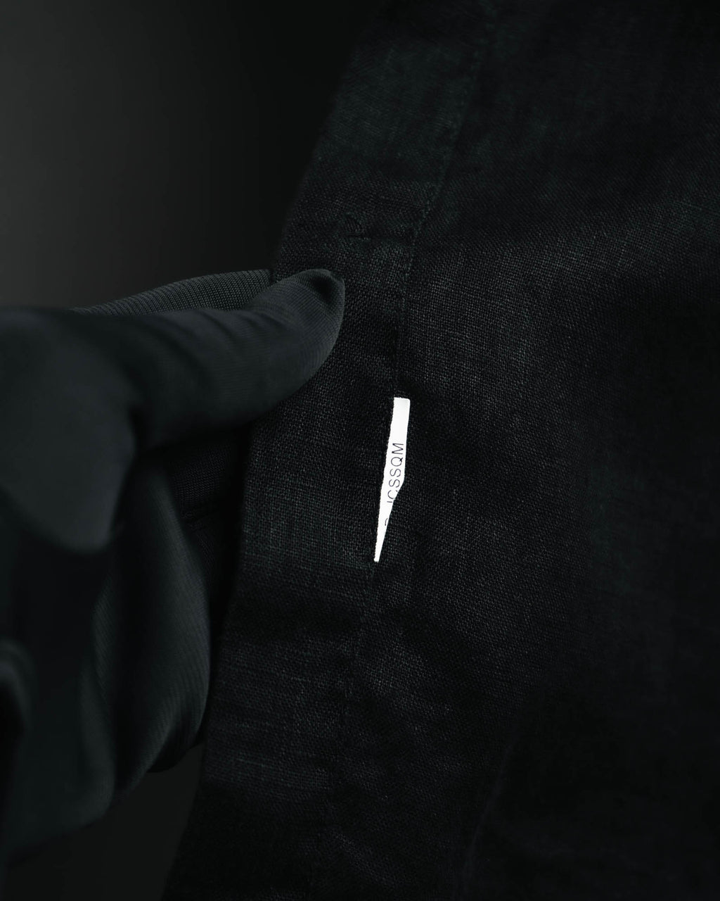-MOOD MILLÉSIMES- 00’s black linen epaulet half-sleeve shirt by “ARMANI COLLEZIONI”