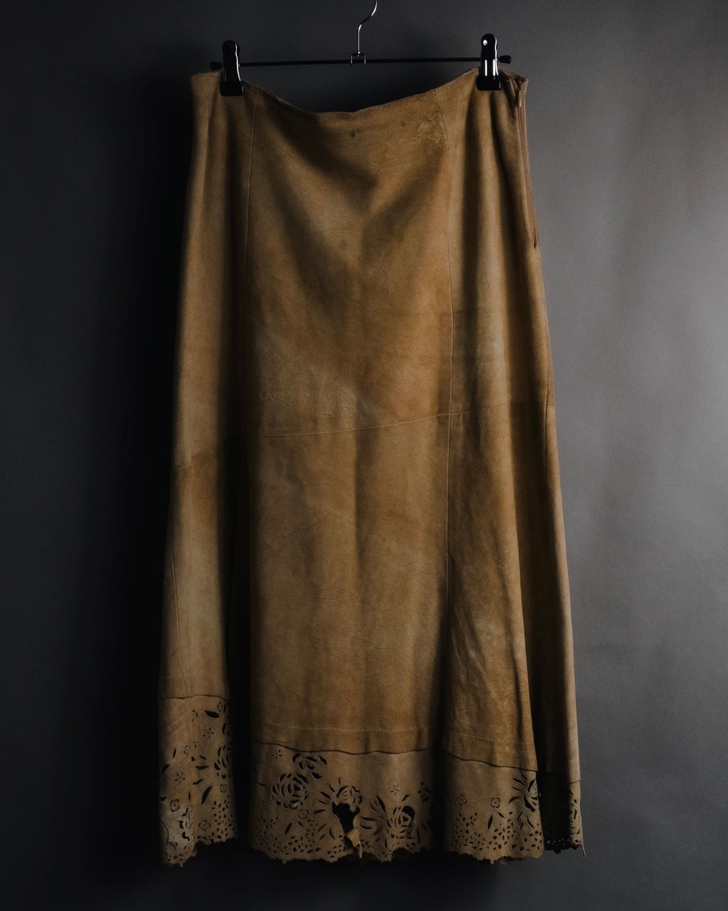 "CECCHI LINEA PELLE" 90’s Suede leather floral cutwork hem skirt