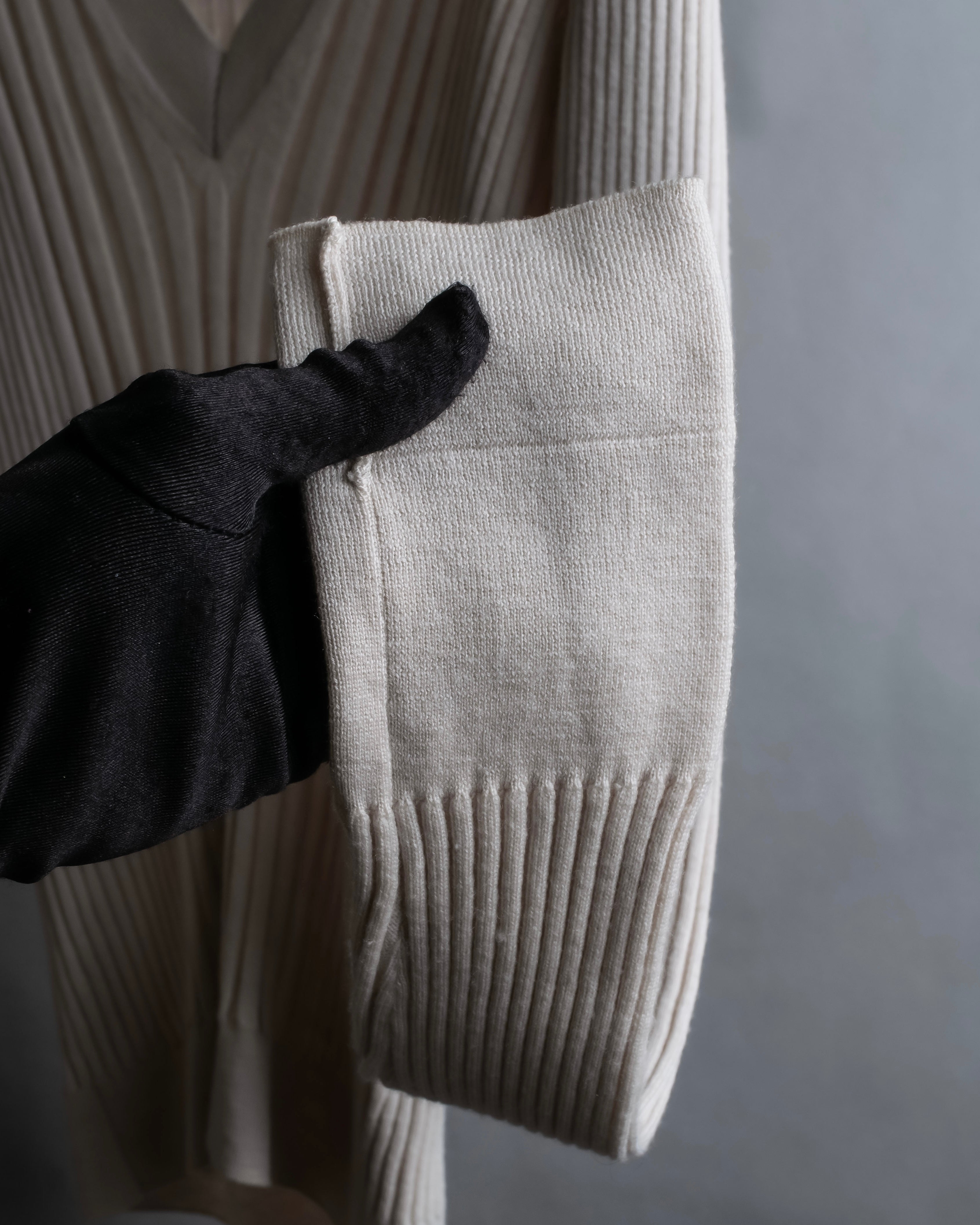 "MAISON MARGIELA" 18AW Ribbed shaped V-neck knit