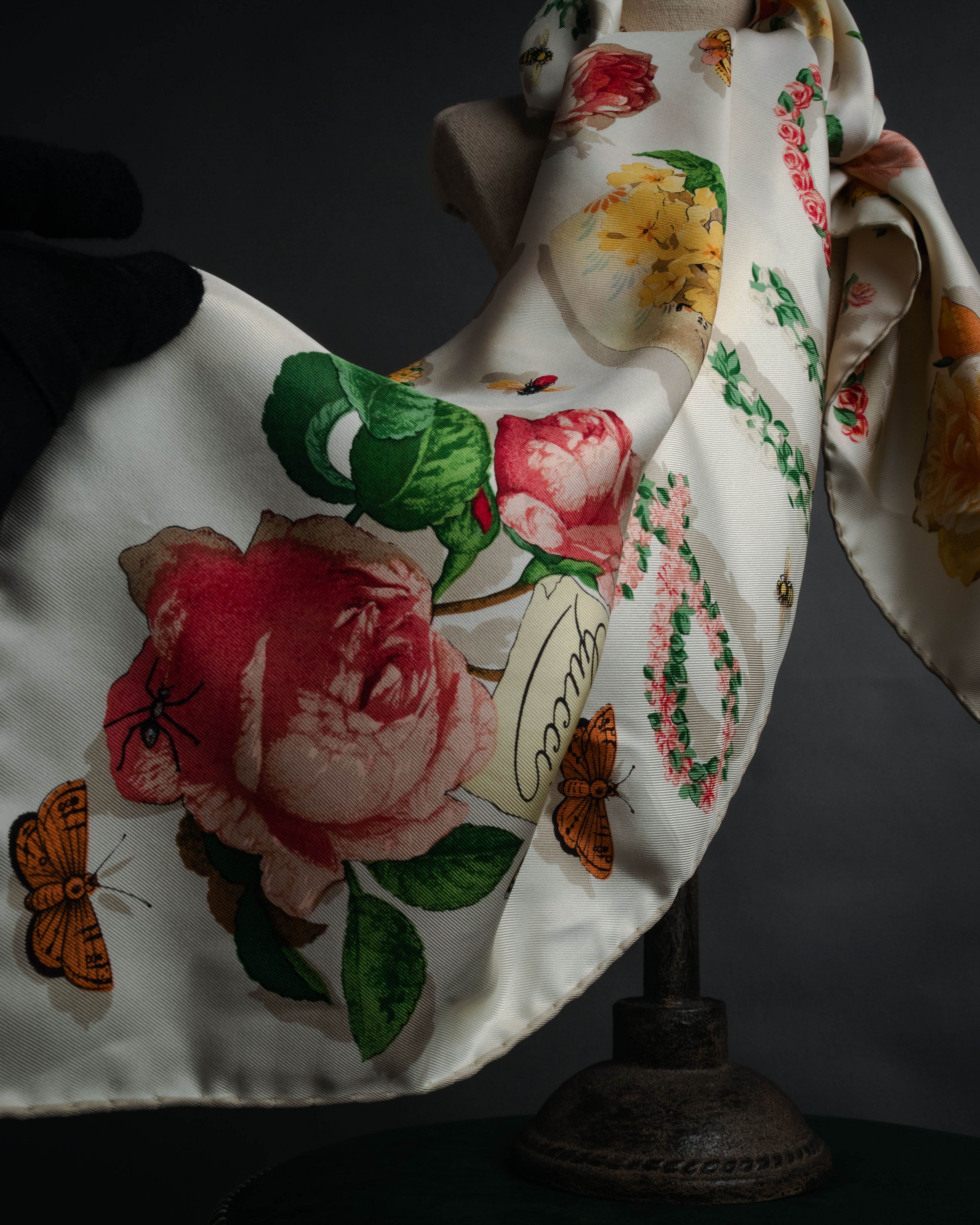 “GUCCI” 80’s-90’s Floral logo silk scarf