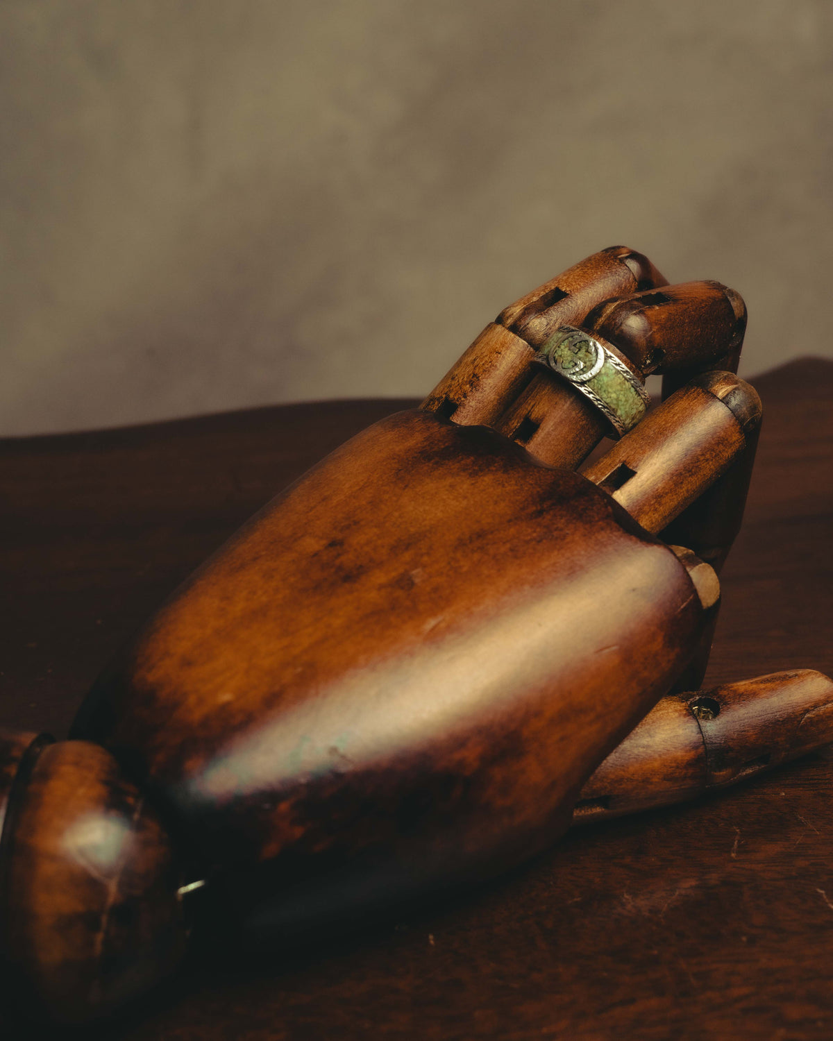 "GUCCI" 20's Ornate green inlay wide band ring