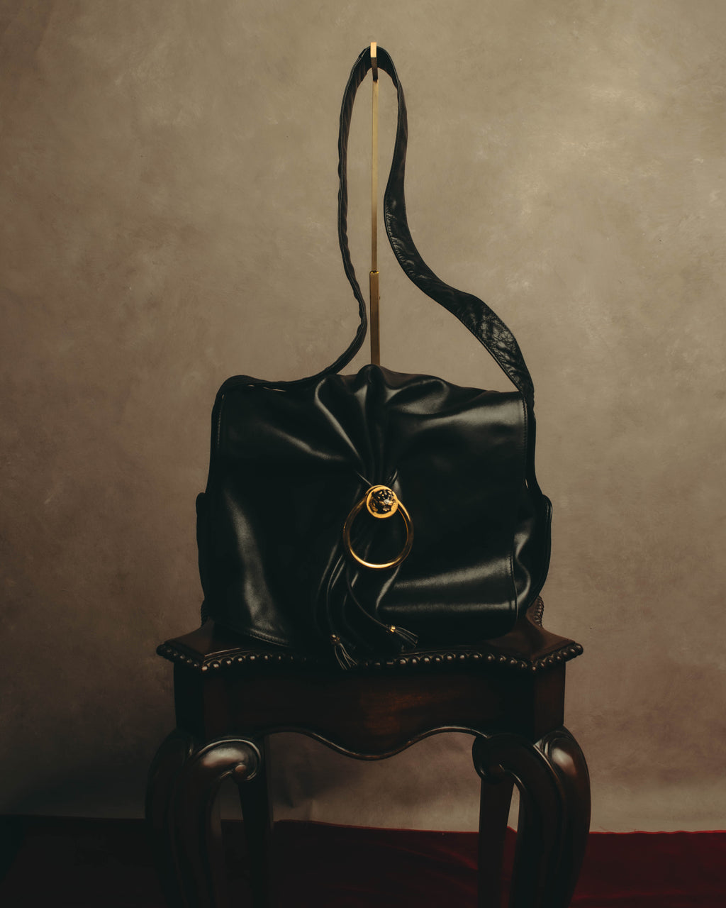 -SPECIAL- "Gucci" 80's Vintage tiger head leather draping shoulder bag with crest charm
