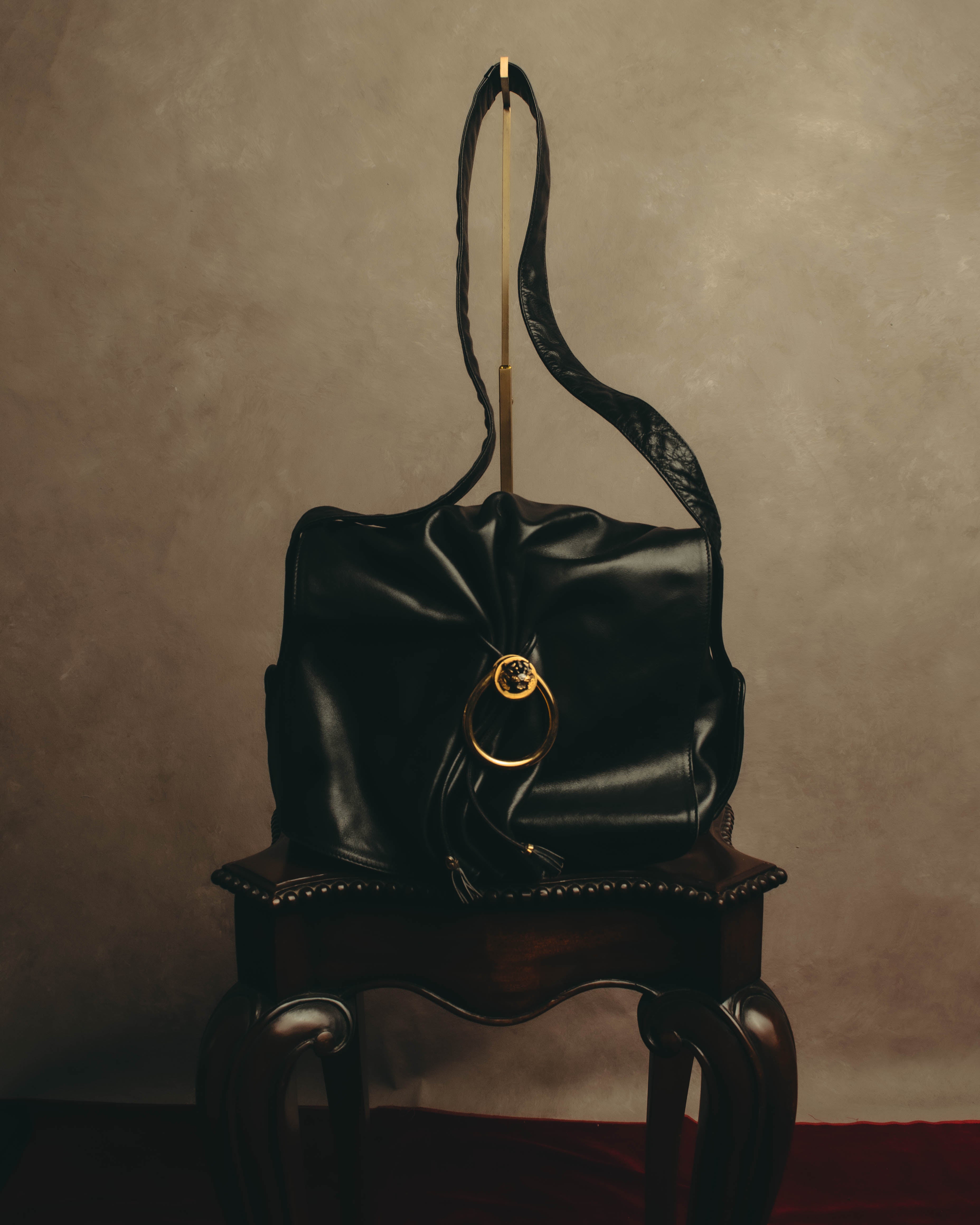 -SPECIAL- "Gucci" 80's Vintage tiger head leather draping shoulder bag with crest charm