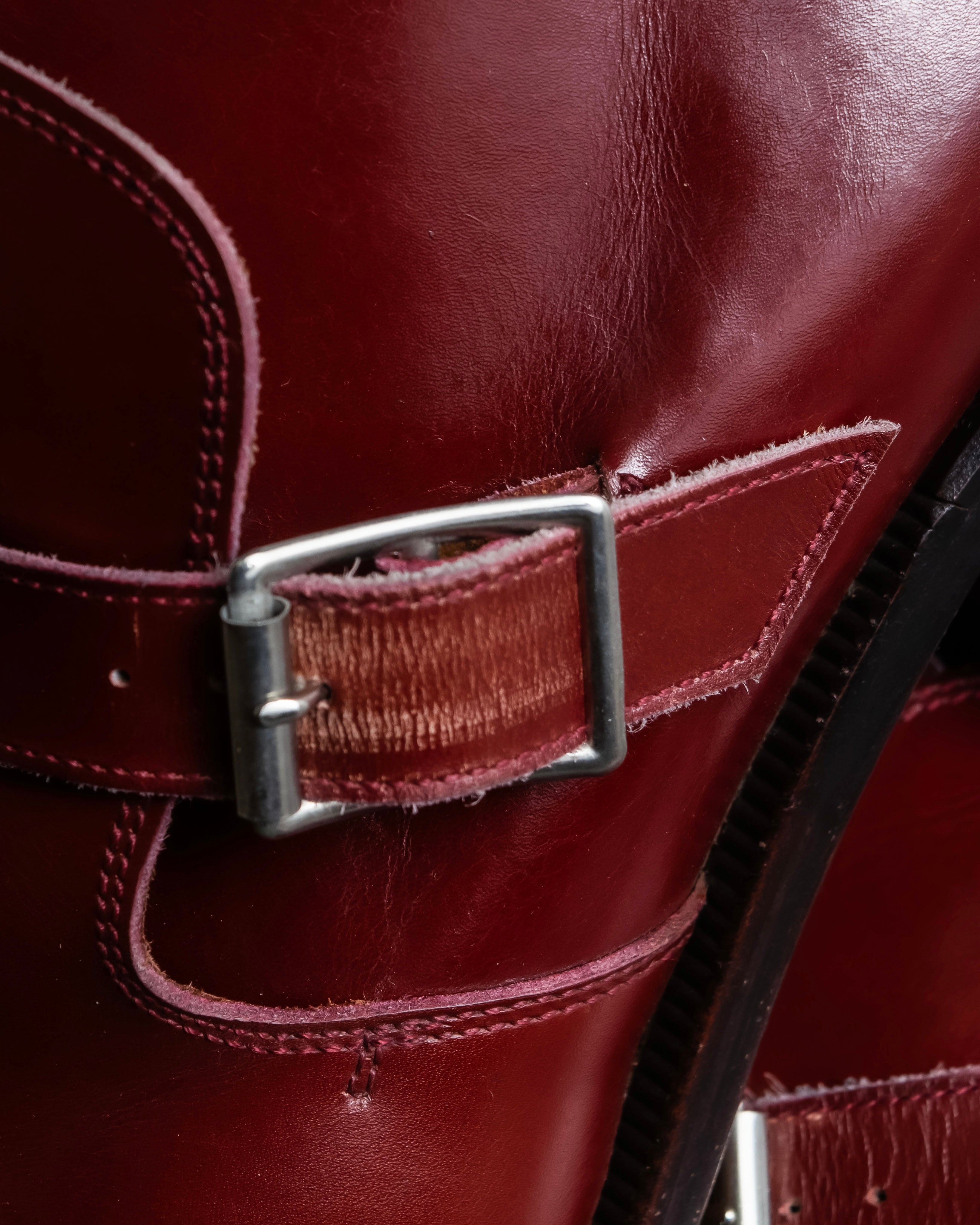 "tricot COMME des GARCONS"
 Belted heel leather pumps