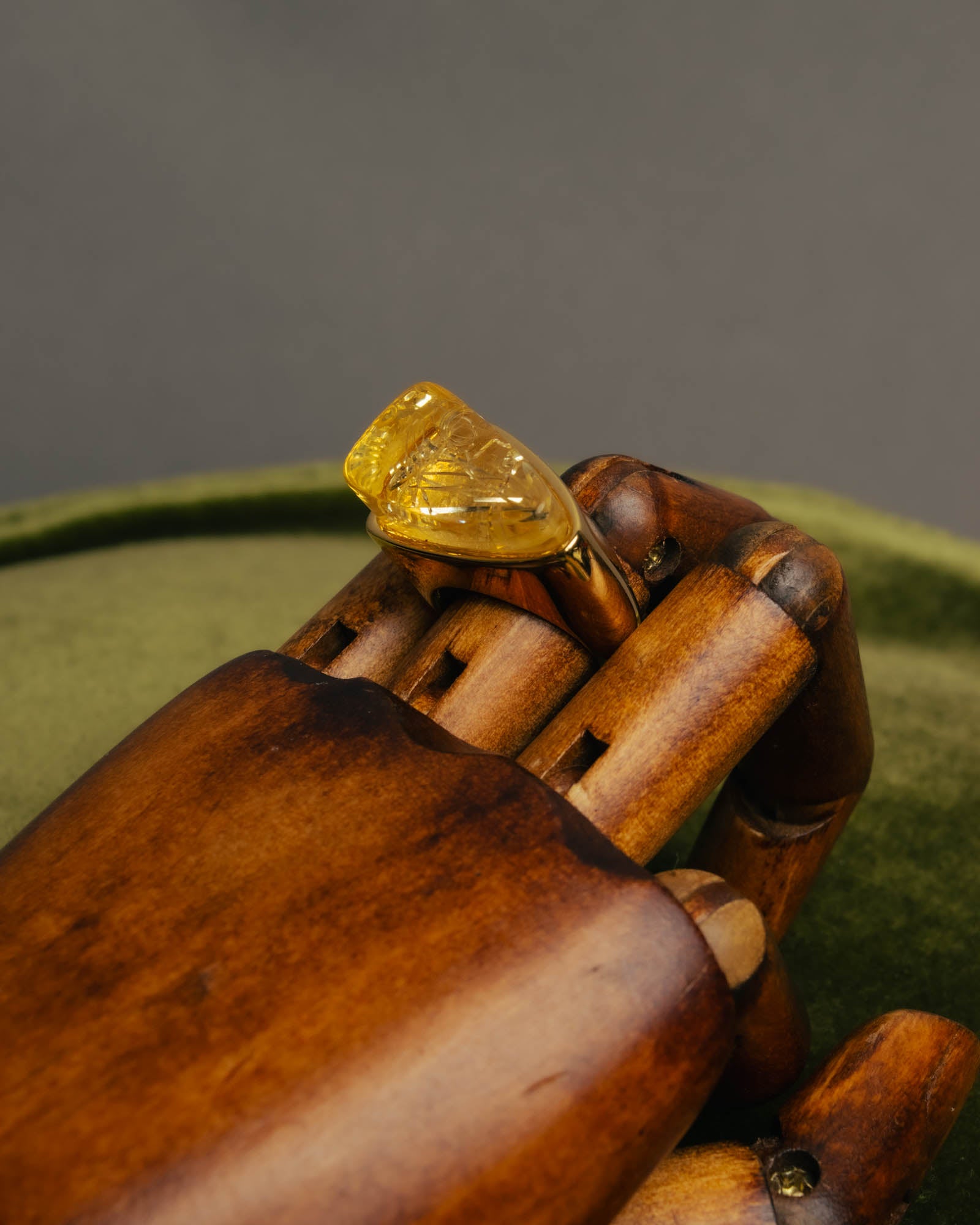 "Chloé" 2010's Amber resin statement ring