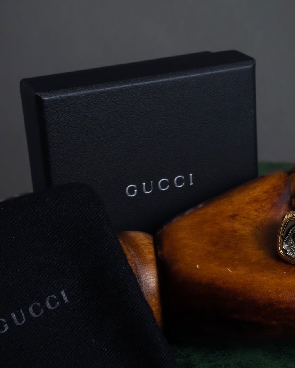 "GUCCI" Coat of arms engraved design ring