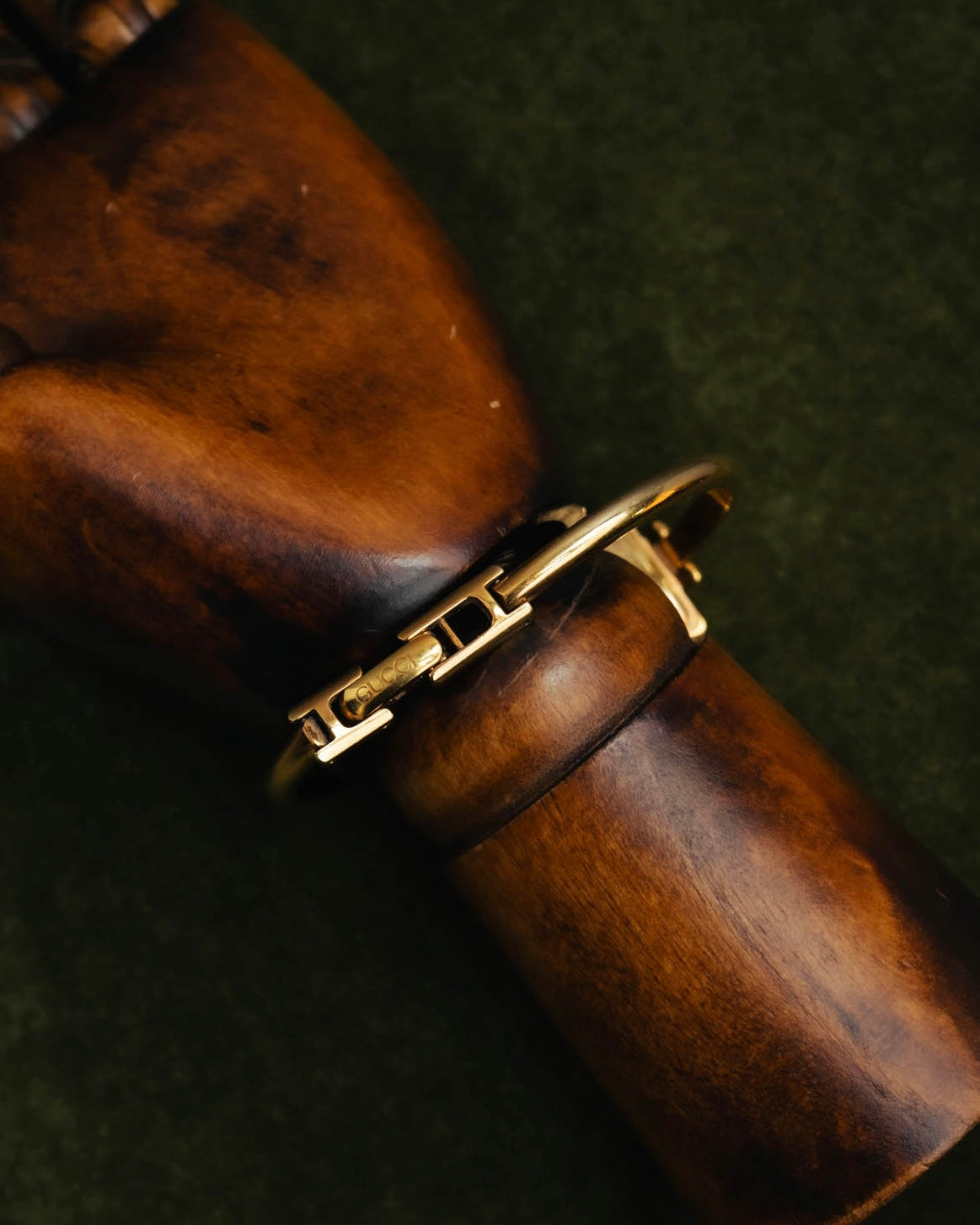 -SPECIAL- “GUCCI” 90’s-00’s 1900L gold tone bangle watch