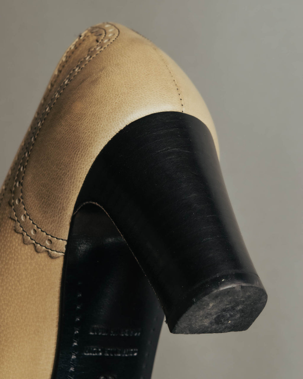 "HERMÈS" 80's-90's Classic bi-color leather tassel brogue pumps