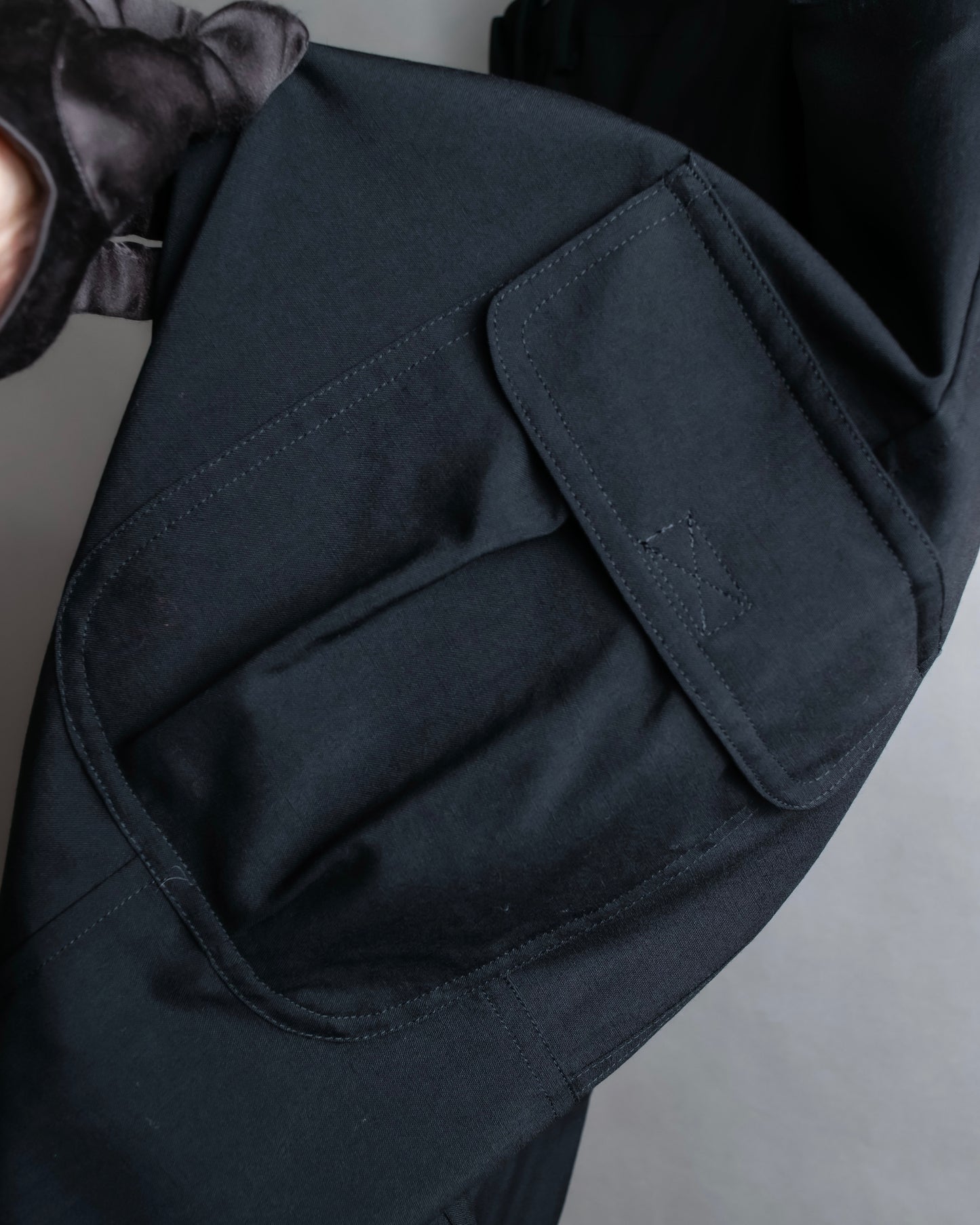 "Y's" Cargo pocket design sarouel silhouette, wool slacks