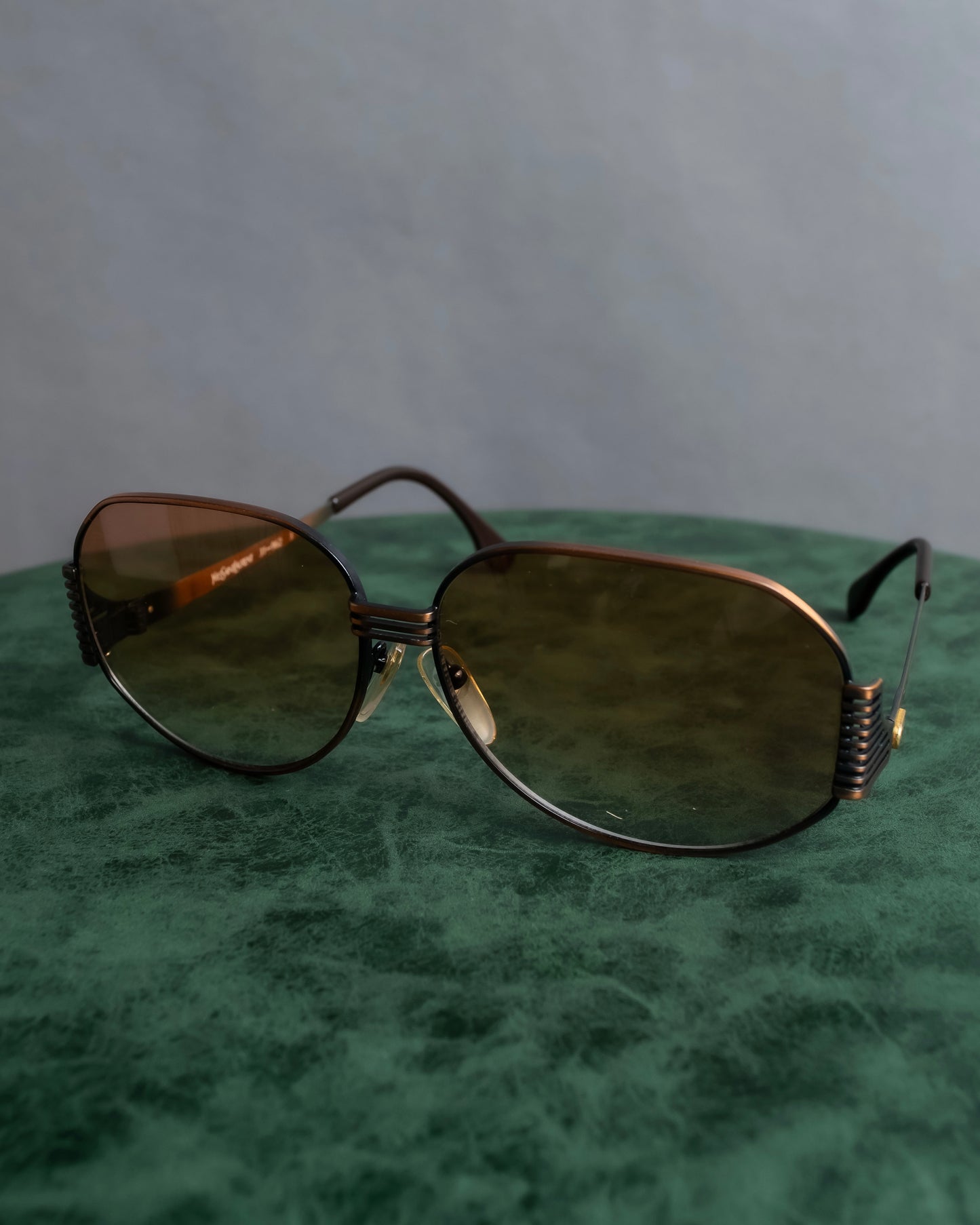 "YVES SAINT LAURENT" Thin metal temples round frame sunglasses