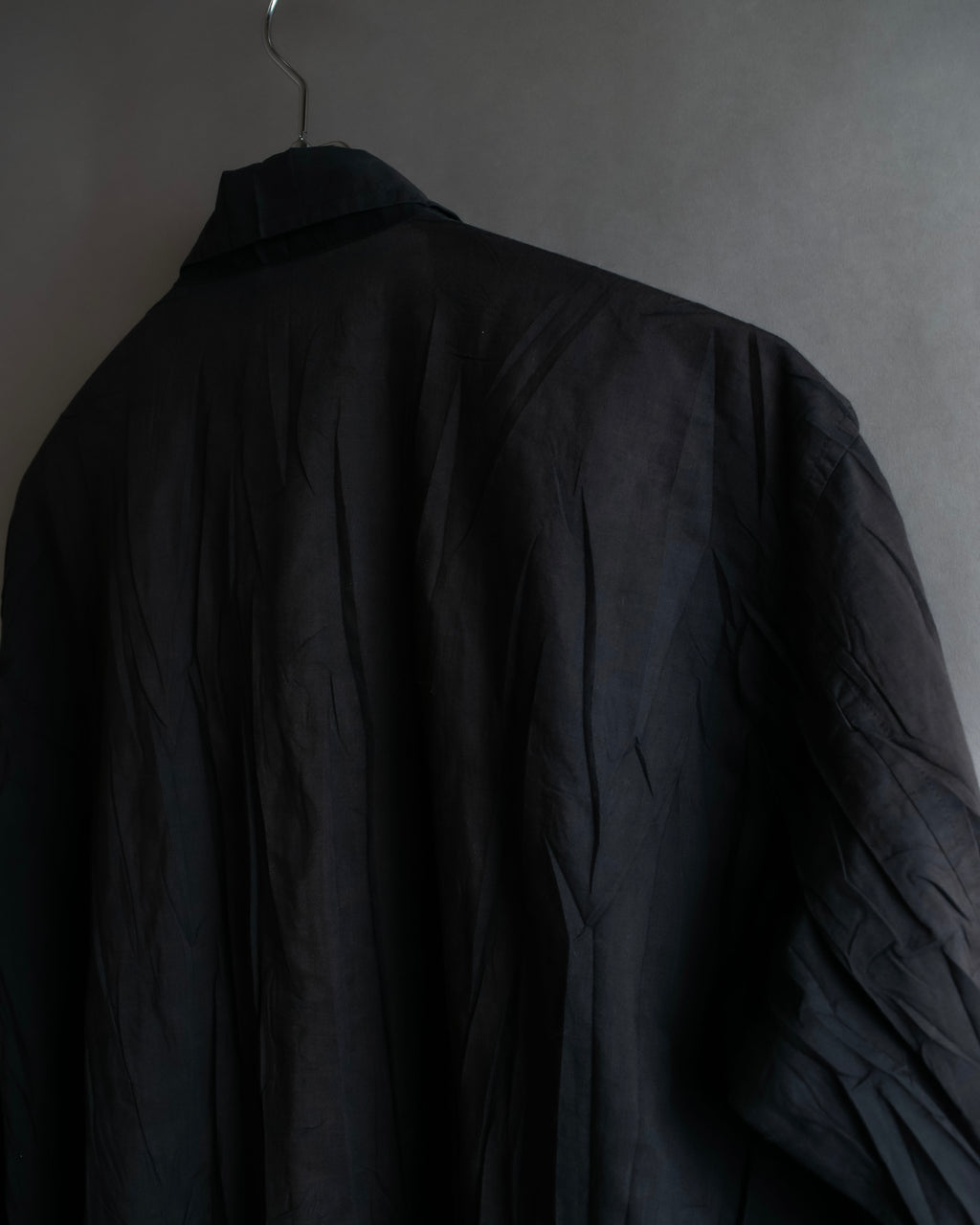 "PLEATS PLEASE ISSEY MIYAKE"
 Irregularly washed shirt jacket