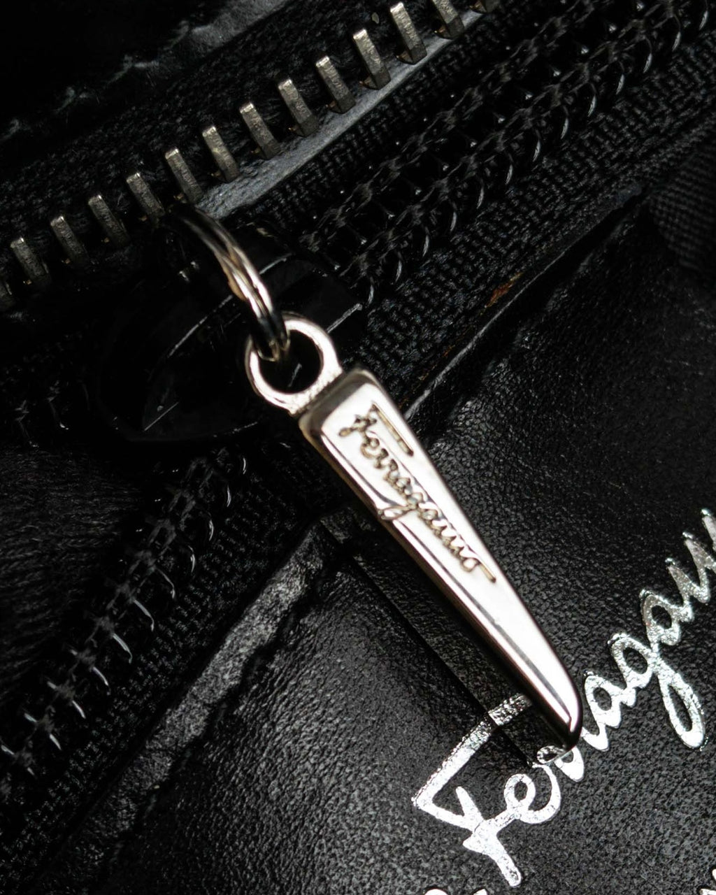 "Salvatore Ferragamo" Gancini motif both sides design leather hand bag