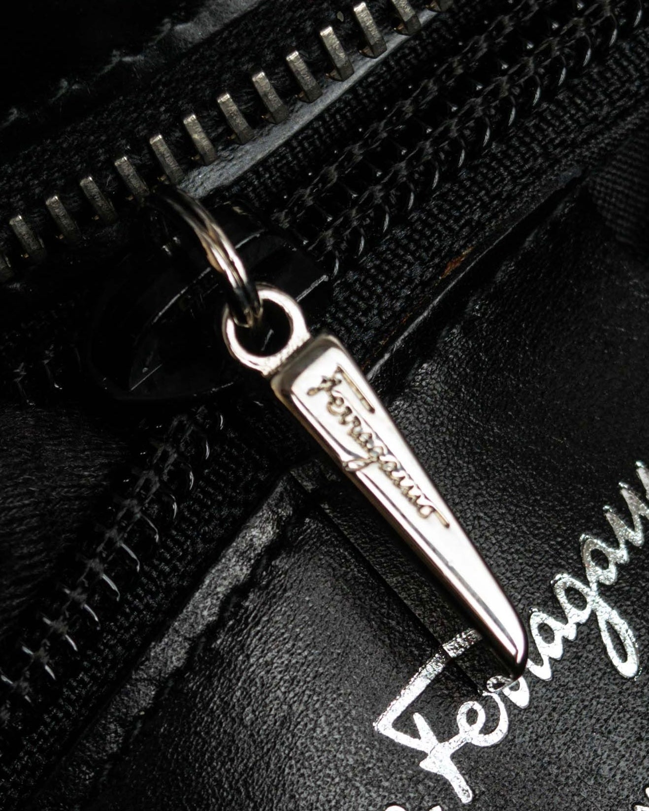 "Salvatore Ferragamo" Gancini motif both sides design leather hand bag