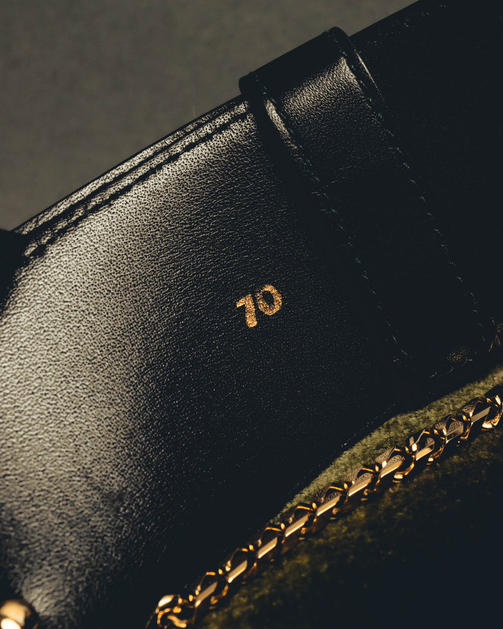 "CELINE" 18's-Glossy black chain leather belt