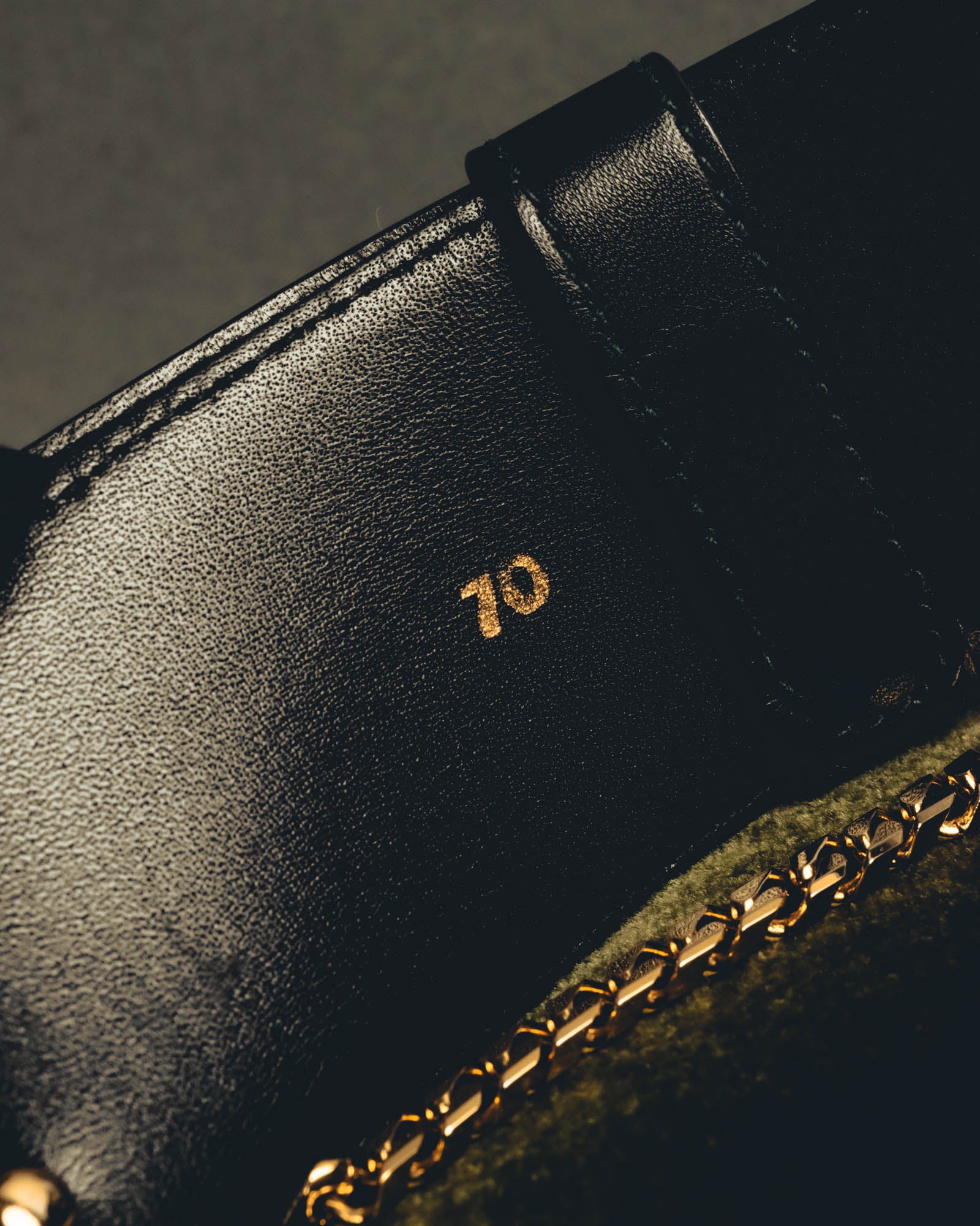 "CELINE" 18's-Glossy black chain leather belt