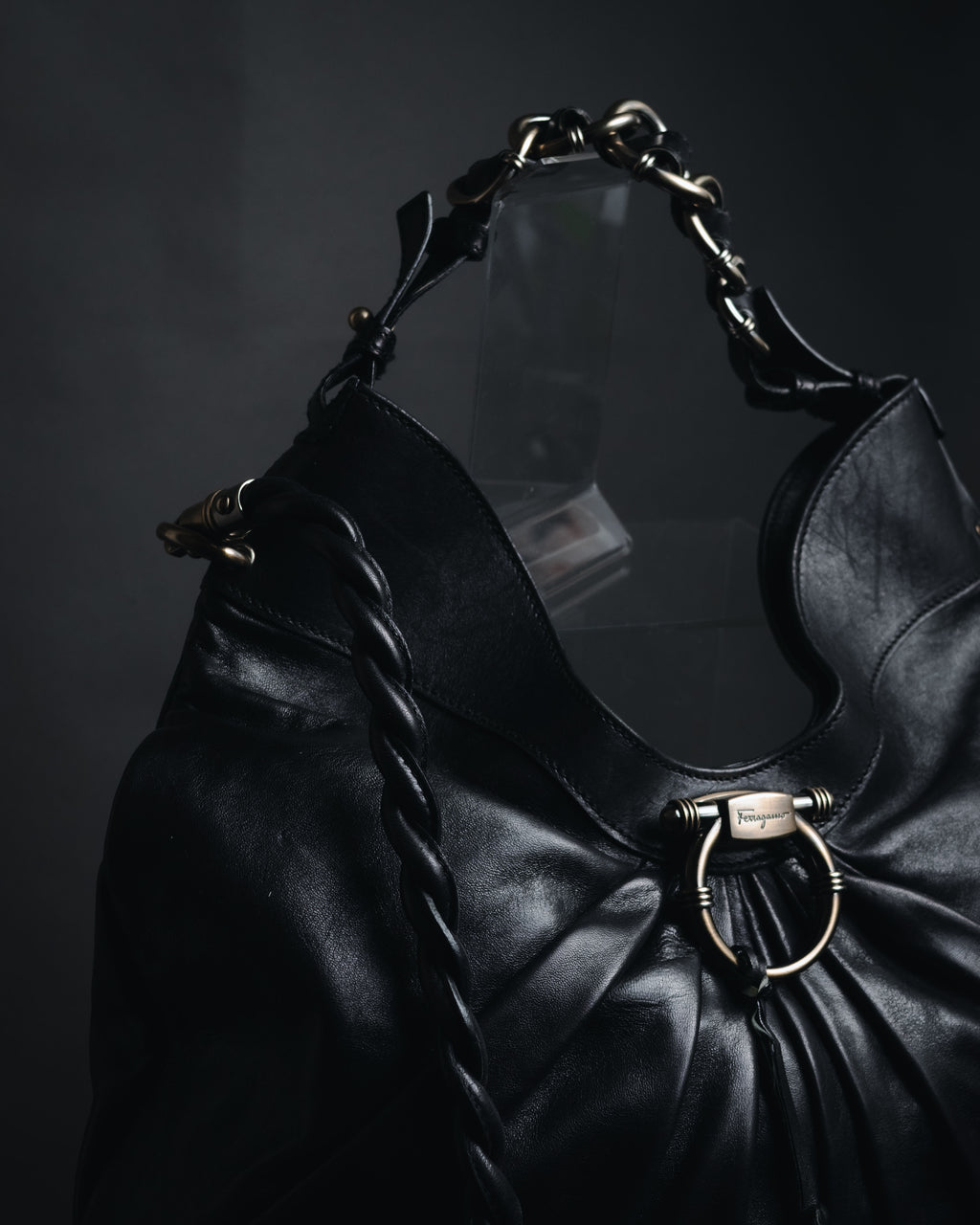 –SPECIAL– "Salvatore Ferragamo"
00’s Gancini gathered leather hobo bag