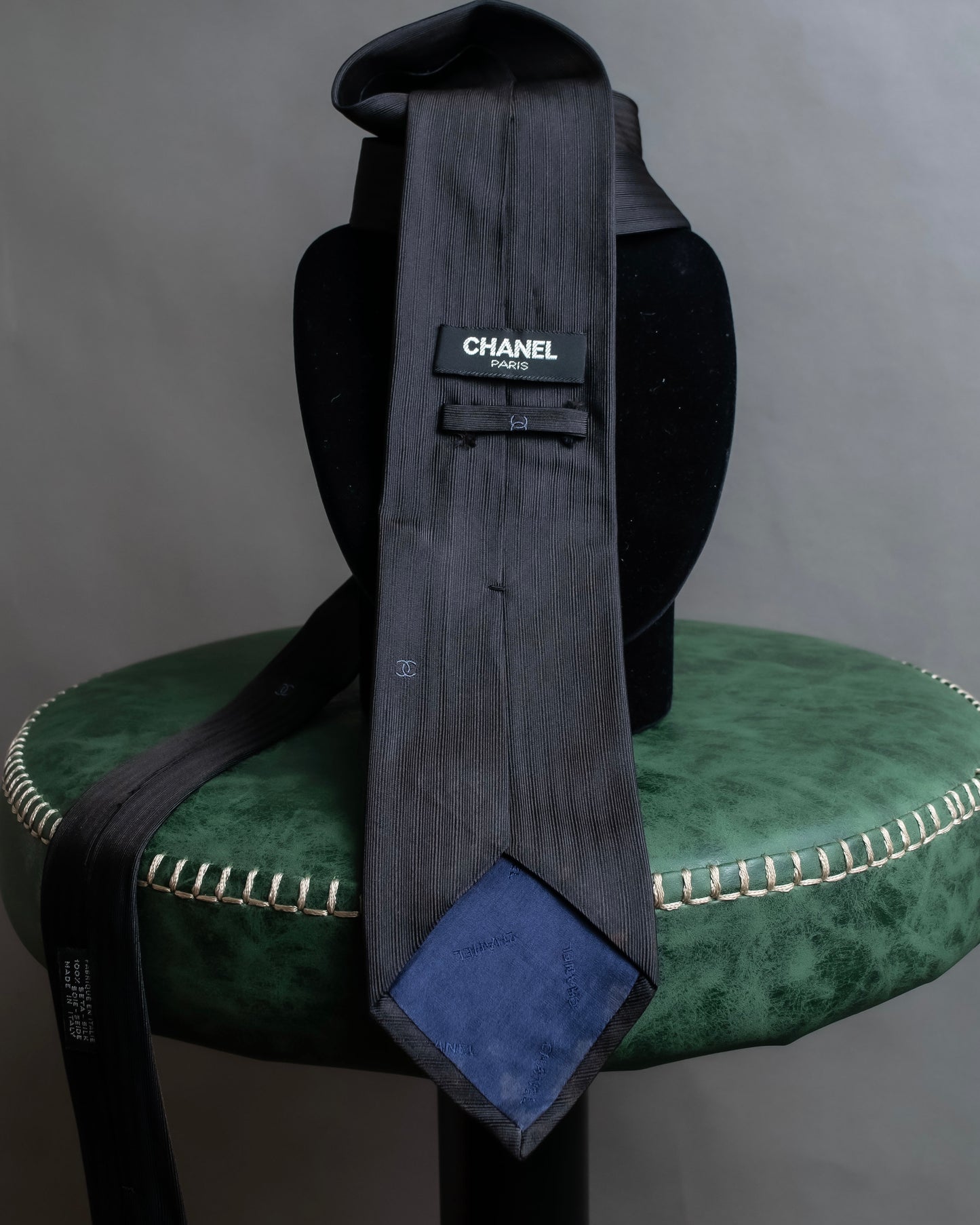 "CHANEL" 100% silk, shadow stripe pattern neck tie