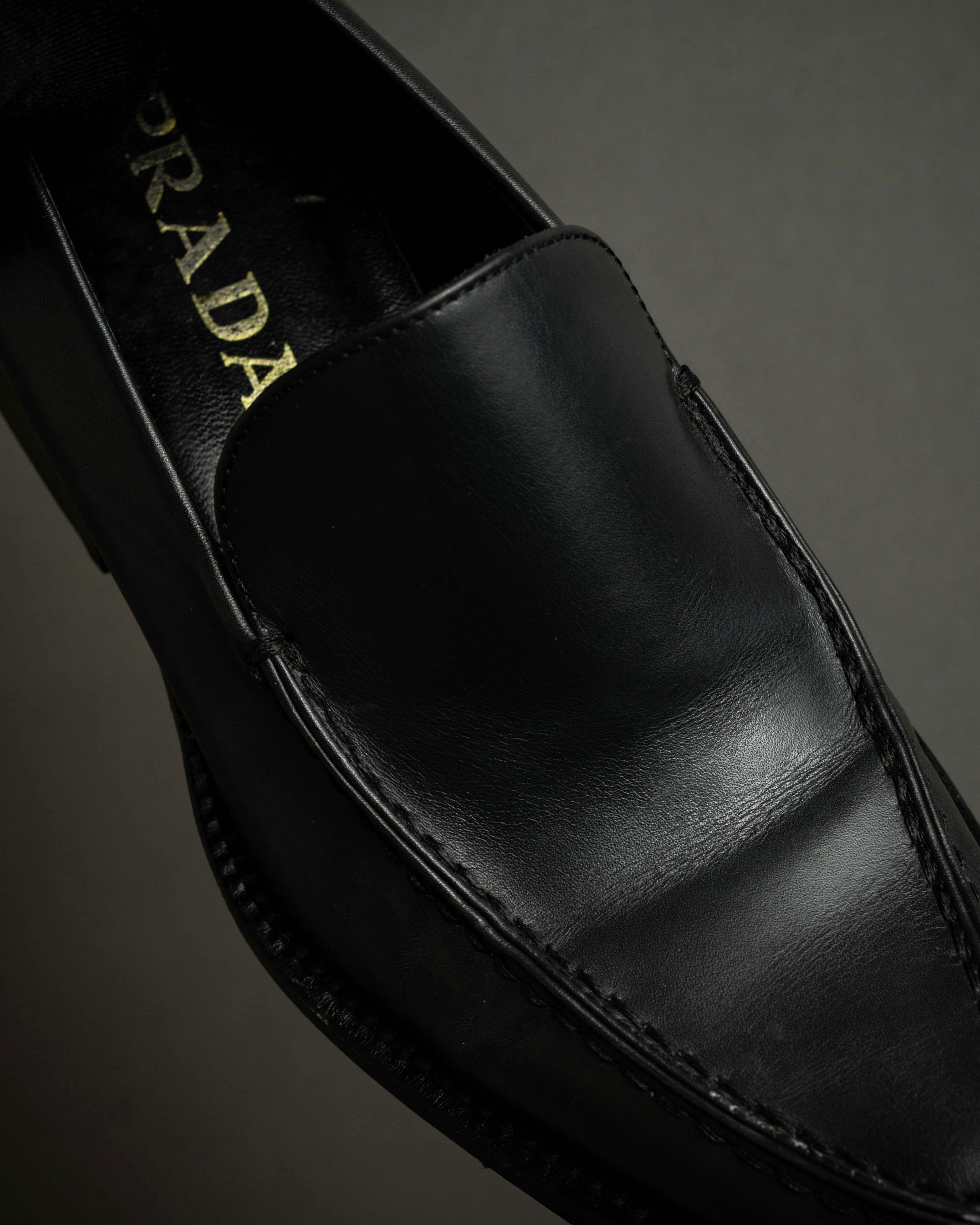 "PRADA" Apron stitch design long nose loafers