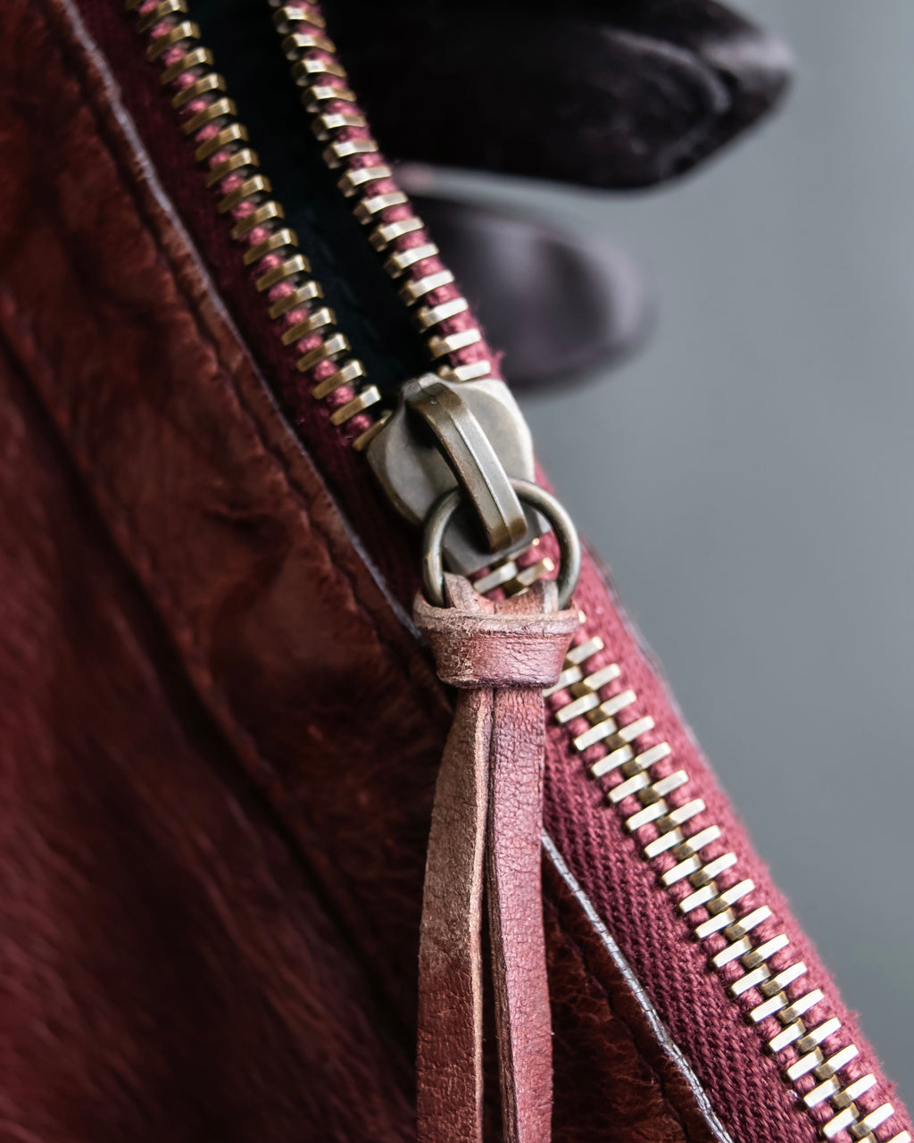 “BALENCIAGA” The Day leather one shoulder bag (burgundy)