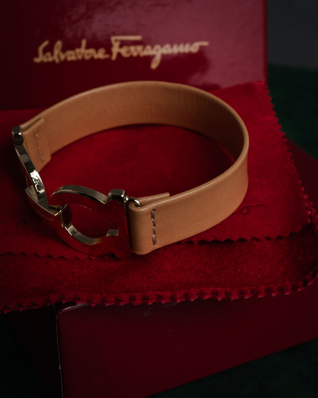 “Salvatore Ferragamo” 2000’s Gancini leather bracelet