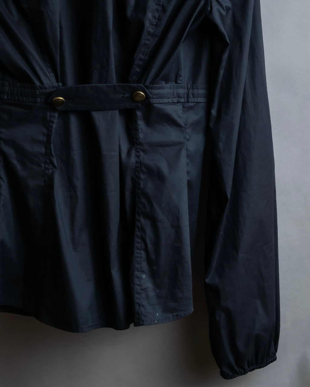 "GUCCI" No collar design gold button accents blouse