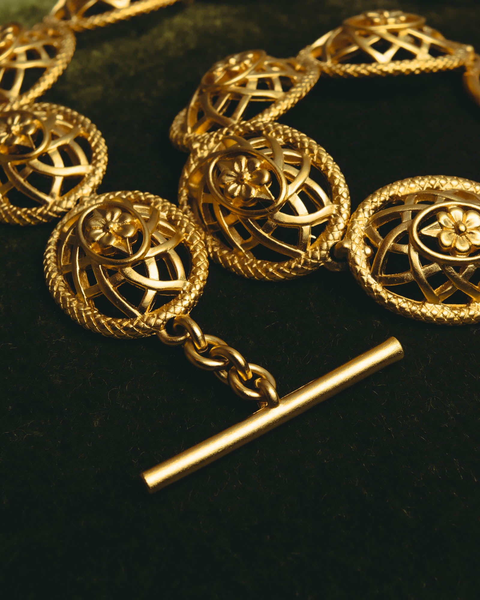 “Nina Ricci” 80’s-90’s floral openwork link necklace