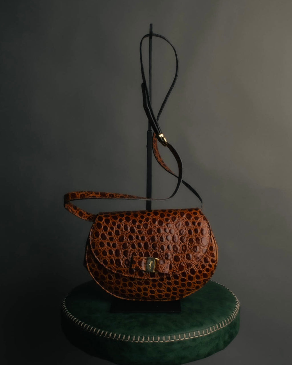-SPECIAL- "Salvatore Ferragamo" 90's Glossy crocodile pattern shoulder bag