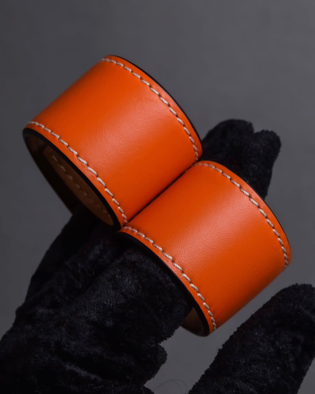 "LOEWE" Anagram logo engraved leather bracelet