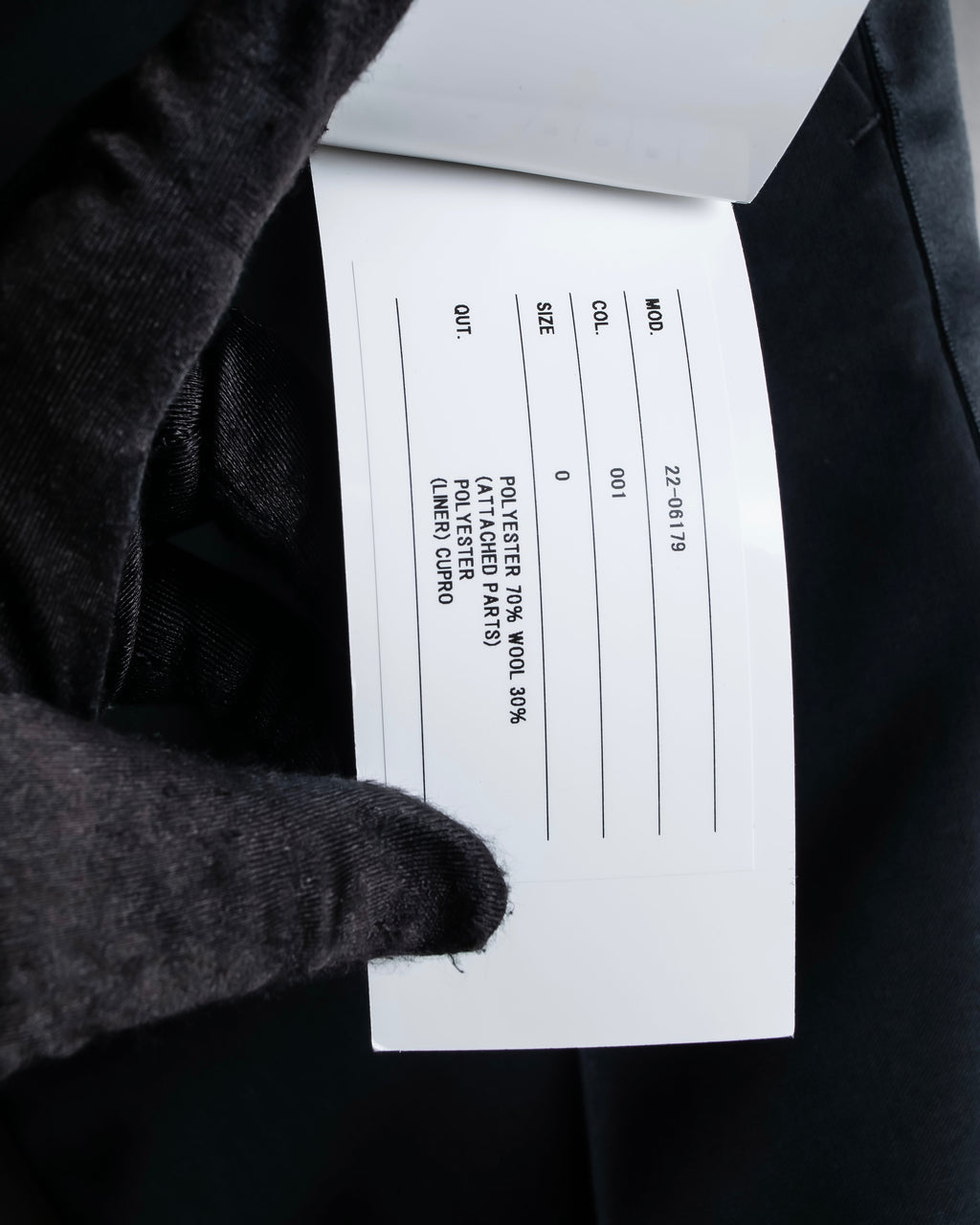 "sacai" Satin line design tapered slacks