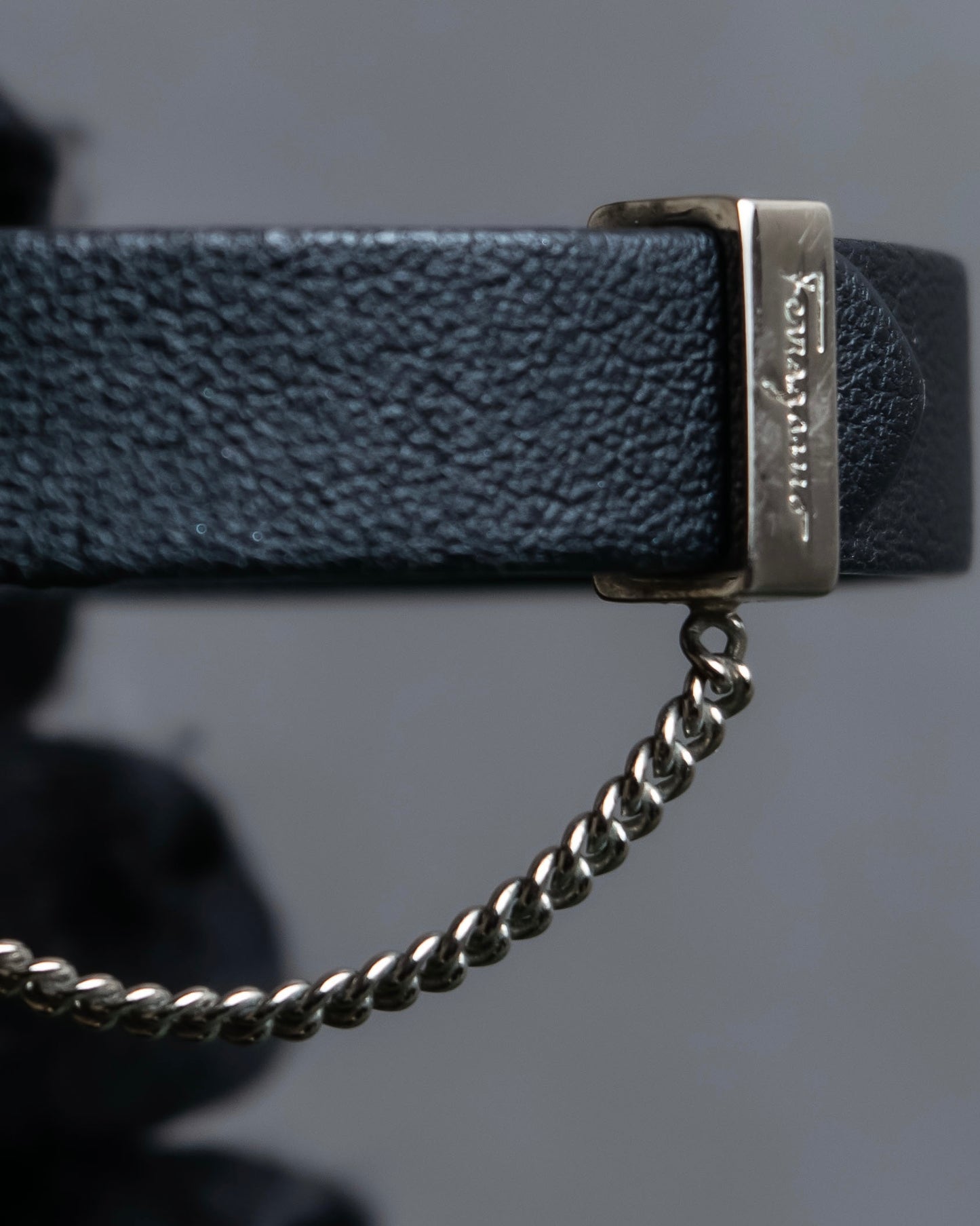 "Salvatore Ferragamo"
Silver chain design gancini leather bracelet