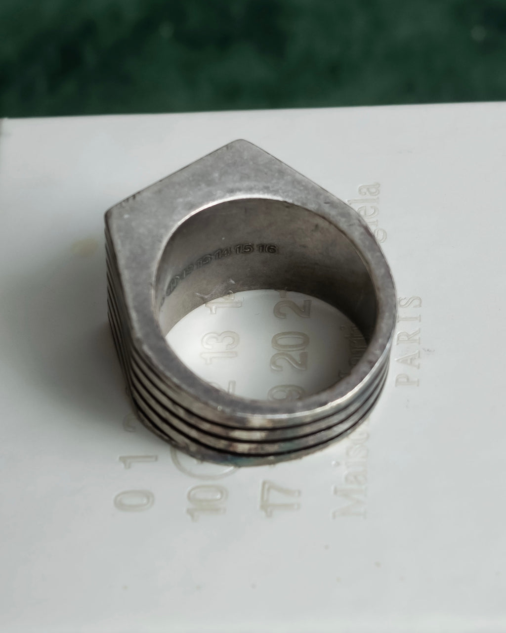 "MAISON MARGIELA" Square-shaped continuous design silver ring