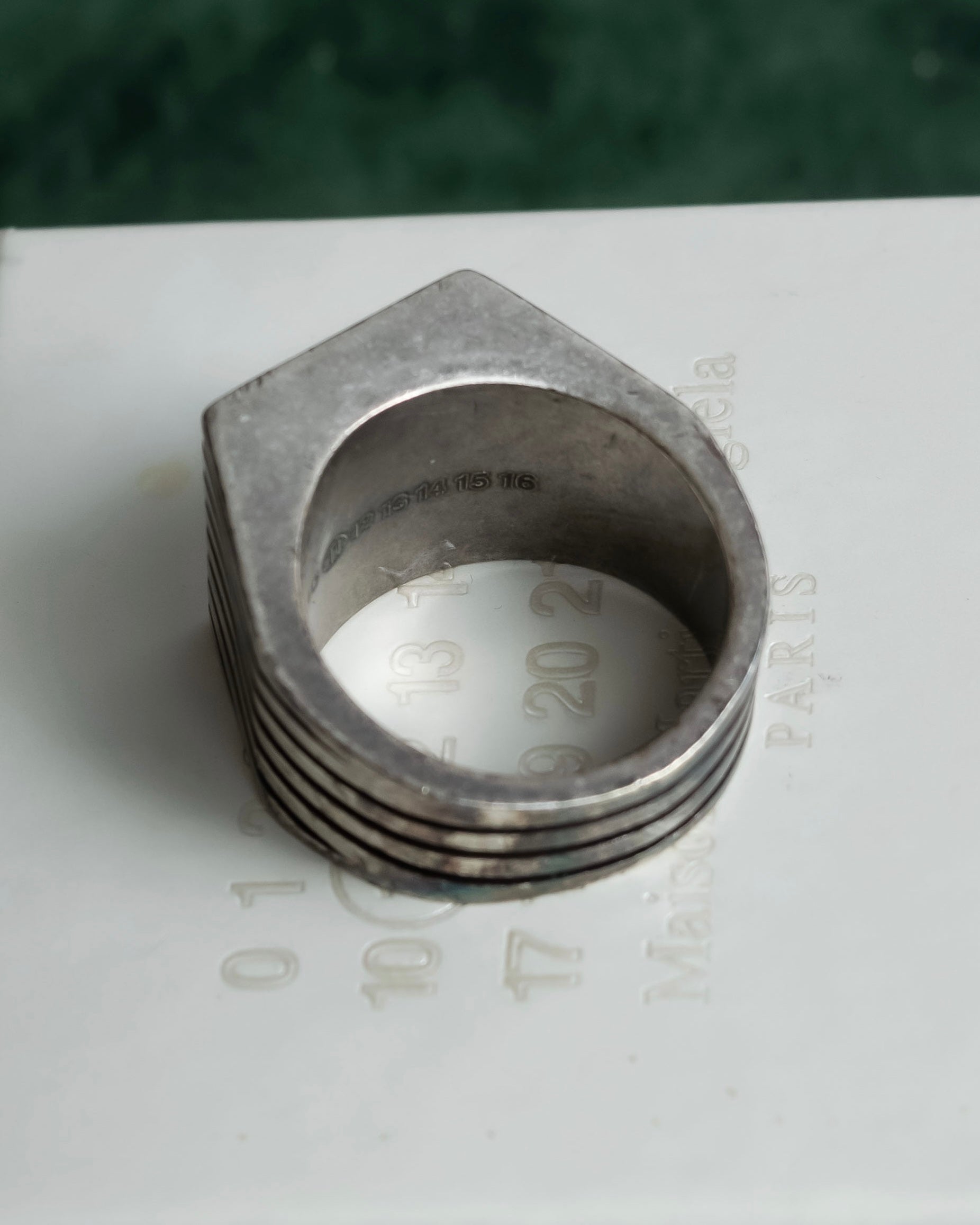 "MAISON MARGIELA" Square-shaped continuous design silver ring