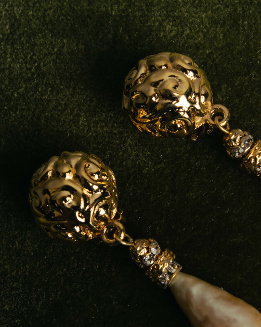 "Yves Saint Laurent" 80's-90's Pearl clip on drop earrings