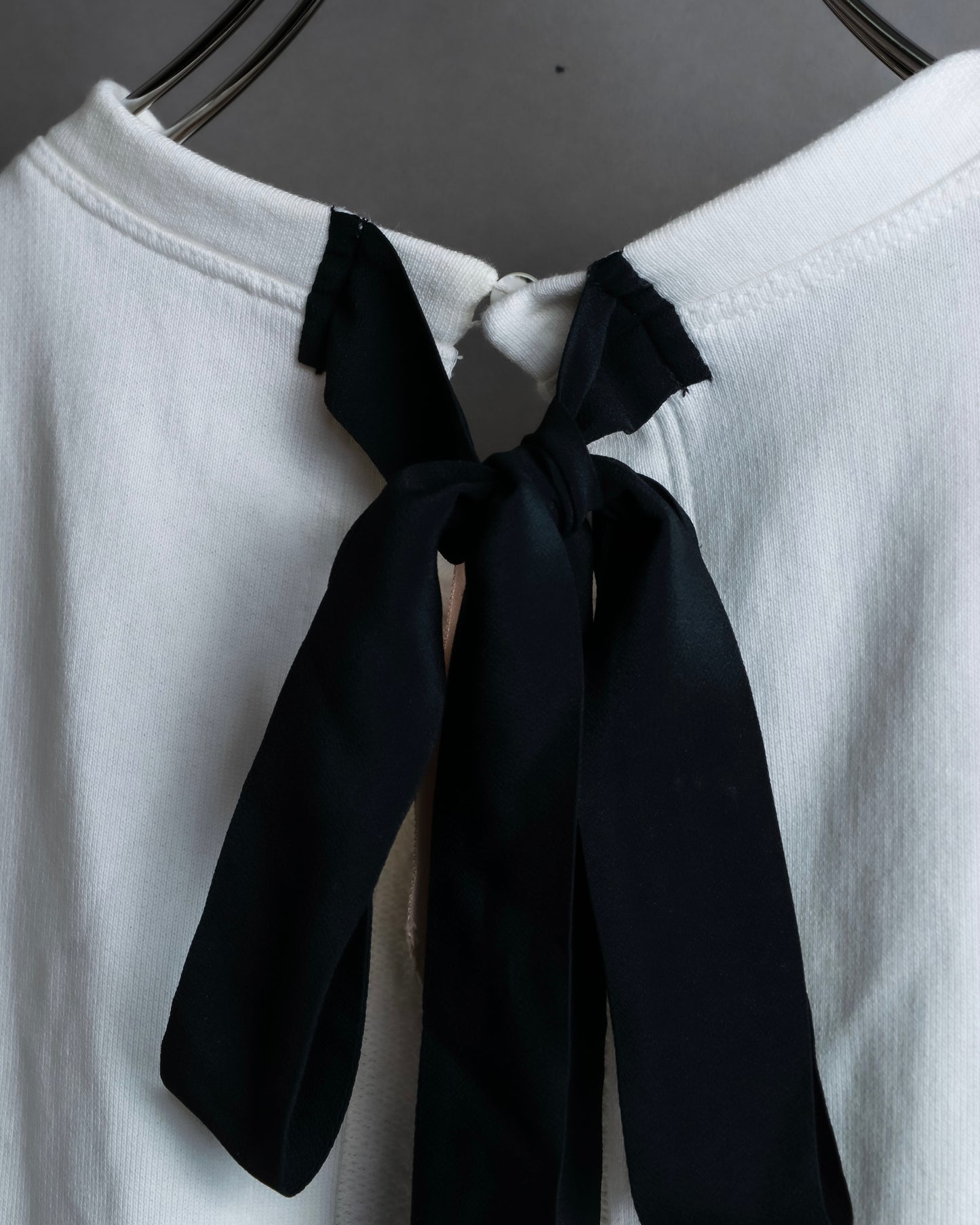 "Ｎ21 NUMERO VENTUNO" Back ribbon detail crew neck T-shirt