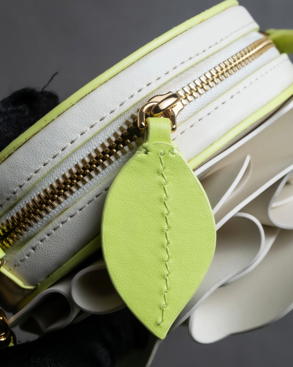 "Kate Spade" 3D rose design round hand bag