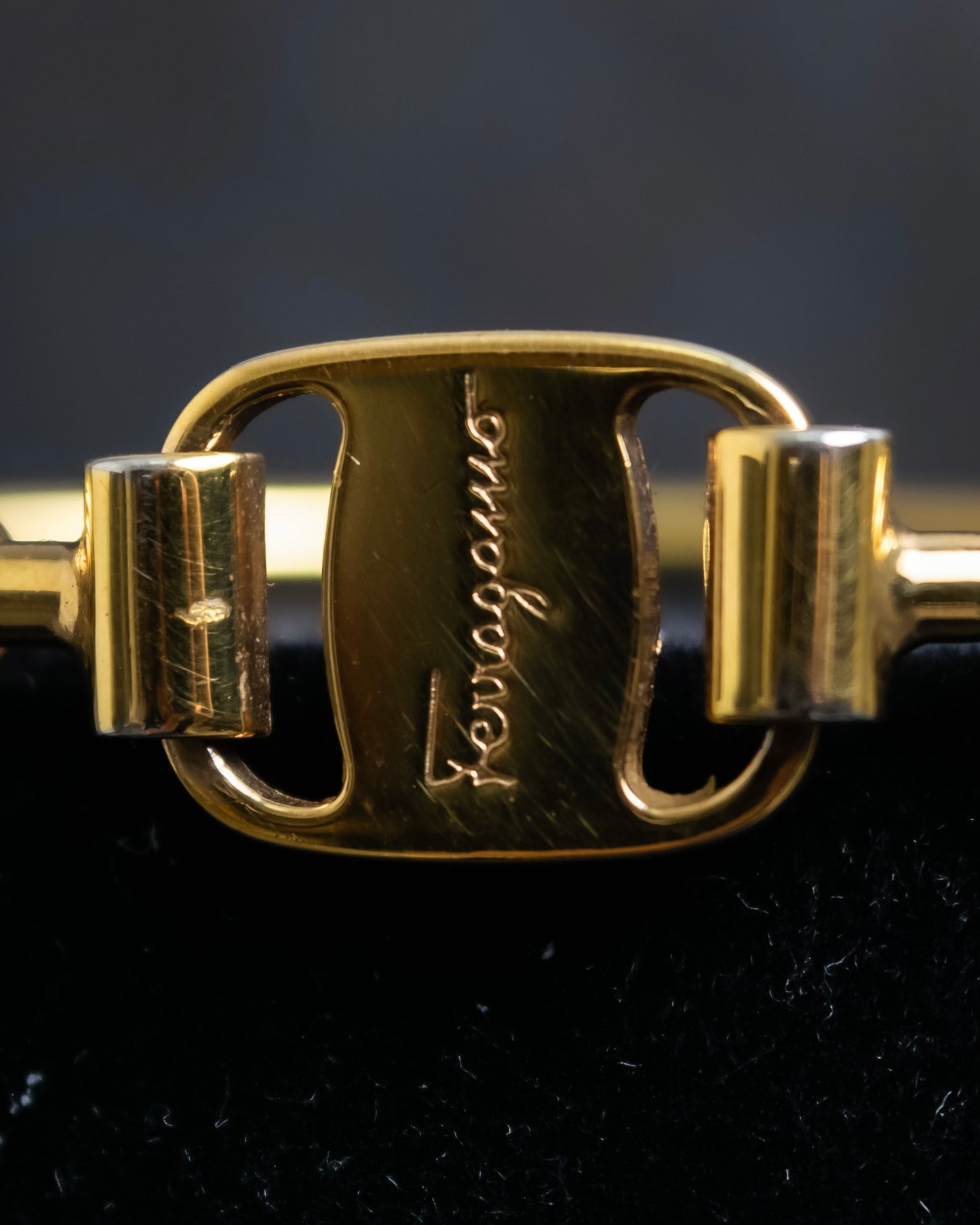 "Salvatore Ferragamo" Vara motif gold bangle