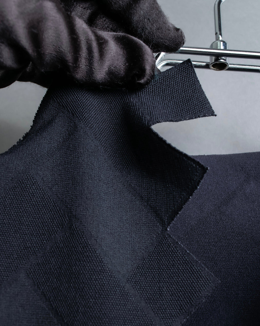 "PLEATS PLEASE ISSEY MIYAKE" 

Meander sleeveless tops