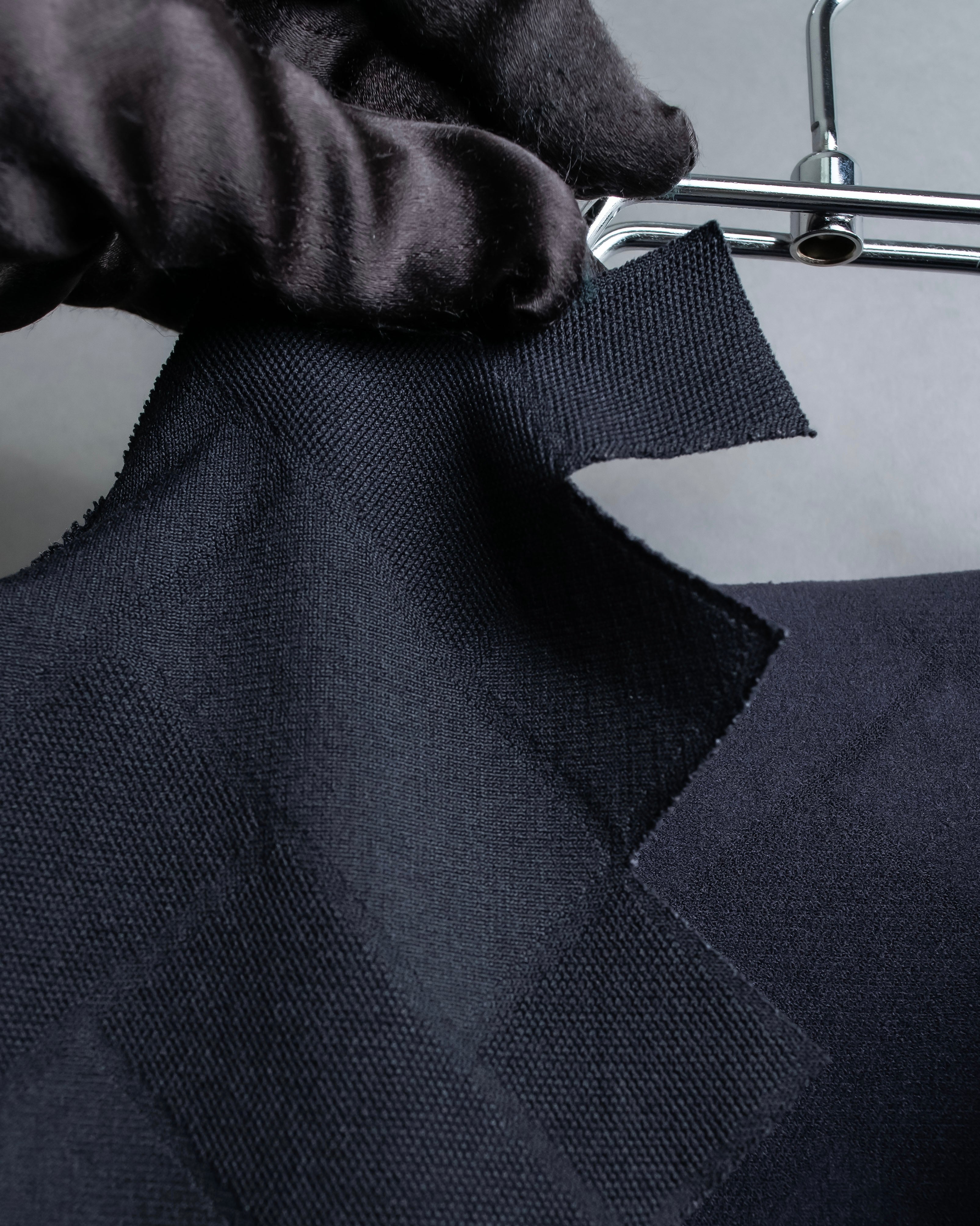 "PLEATS PLEASE ISSEY MIYAKE" 

Meander sleeveless tops