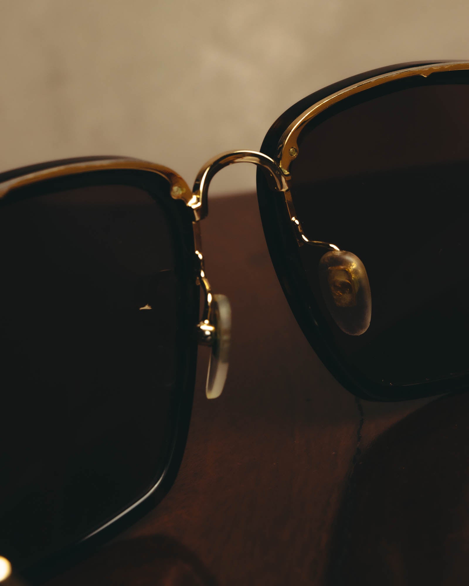 -SPECIAL- “GUCCI” 2010’s Oversized titanium and acetate sunglasses