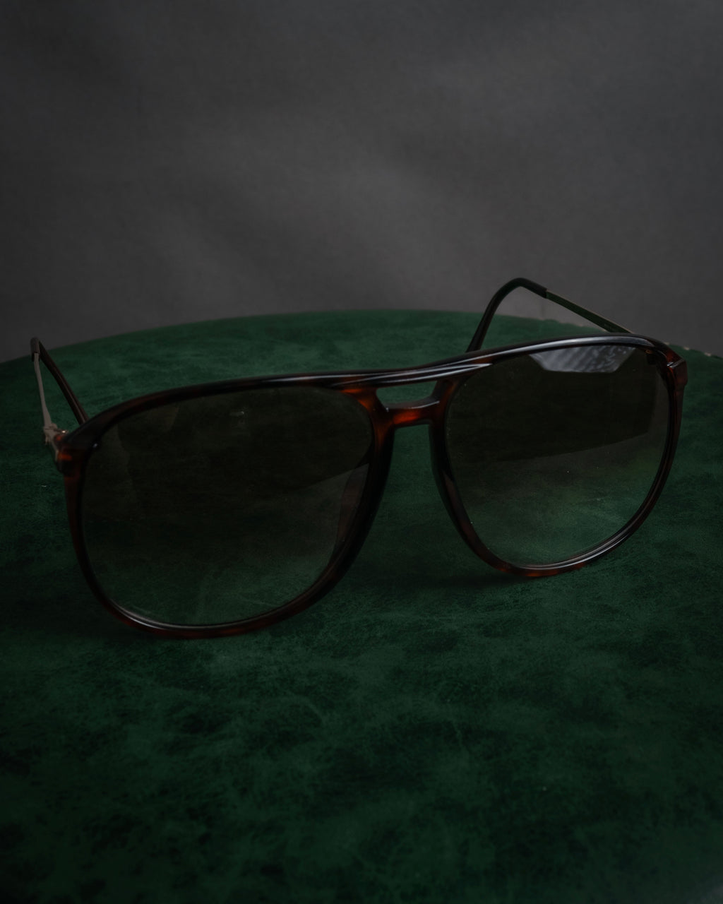 “Christian Dior MONSIEUR”
80’s Oversized aviator sunglasses
