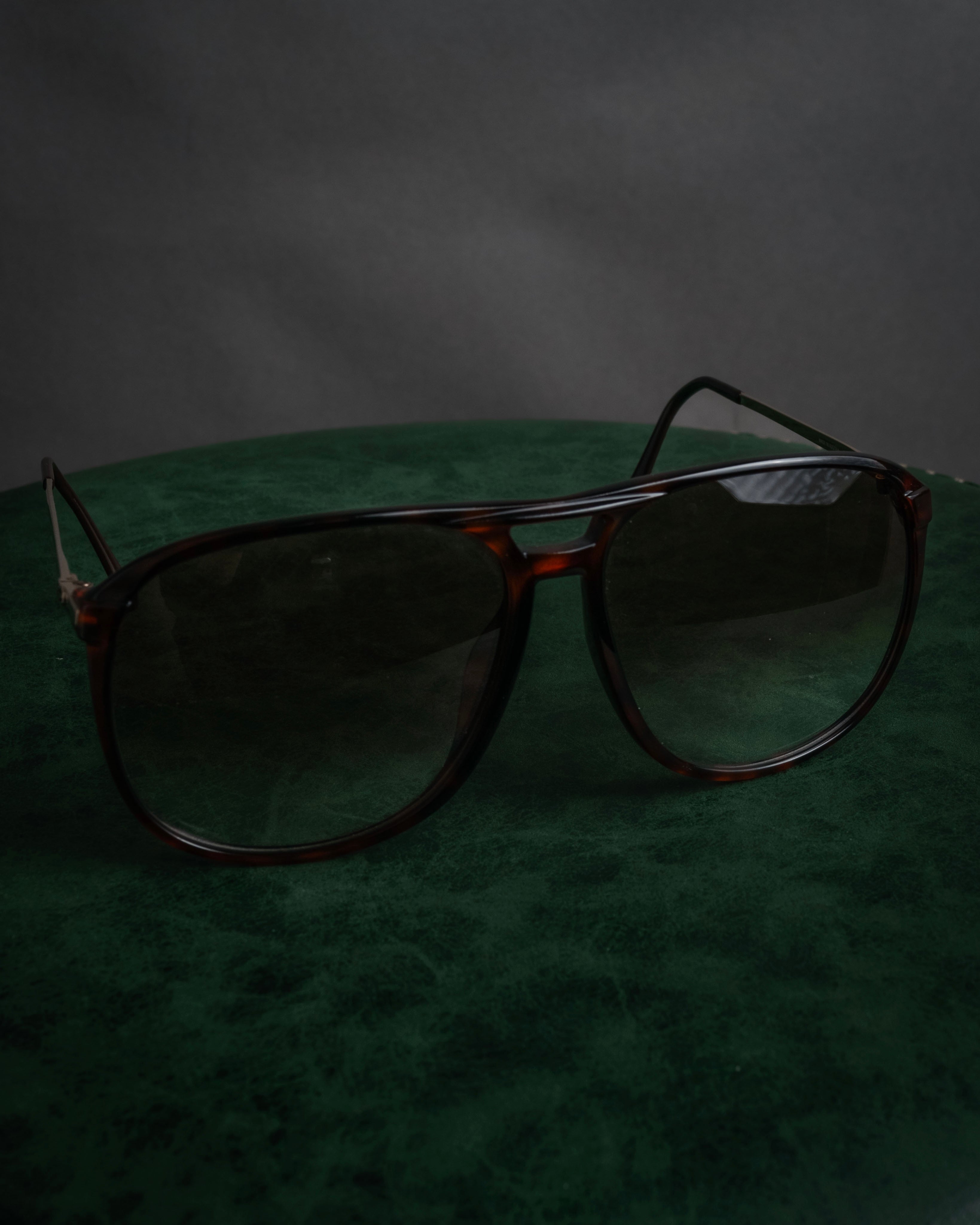 “Christian Dior MONSIEUR”
80’s Oversized aviator sunglasses