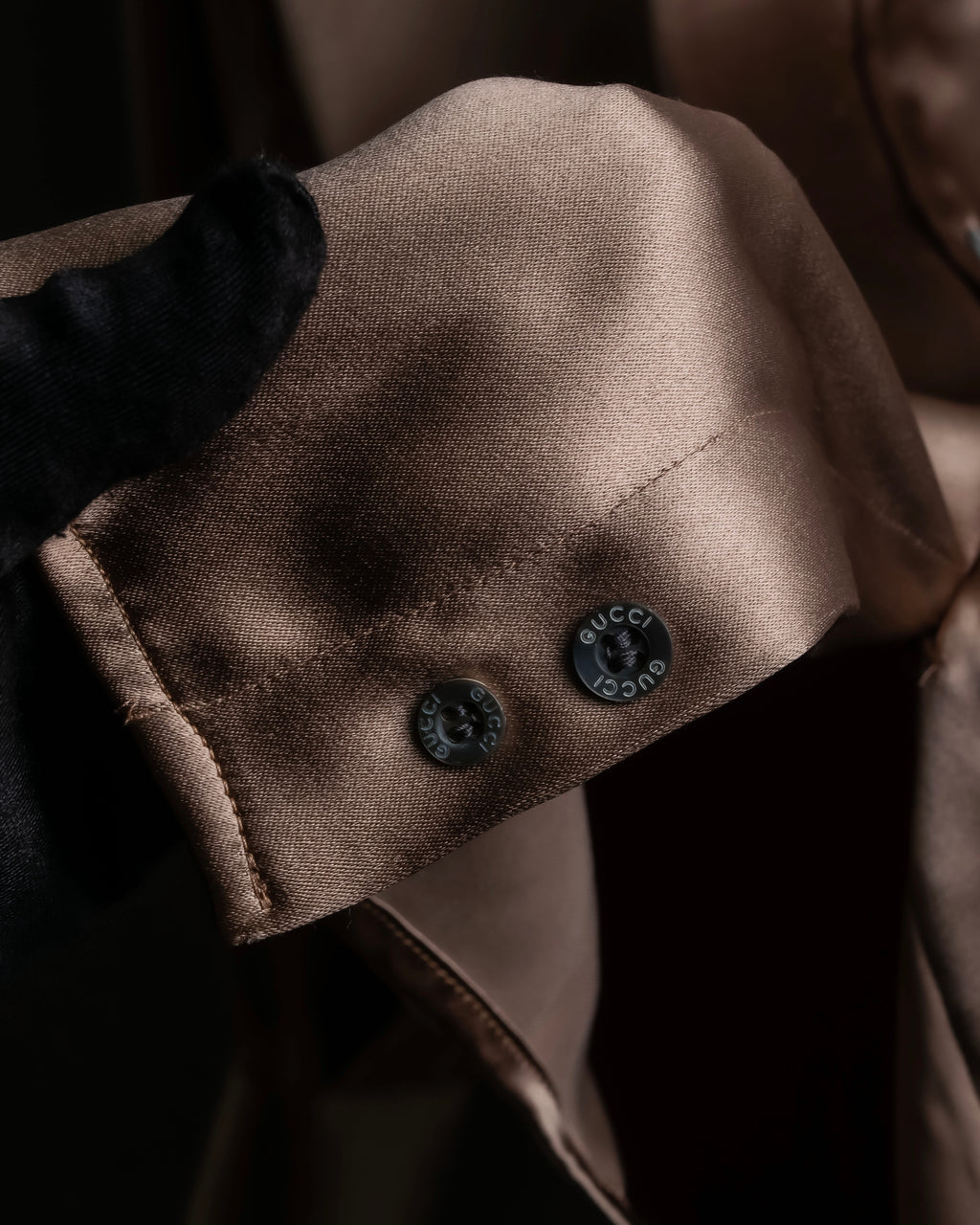 "GUCCI" Ecru beige glossy wide collar shirt