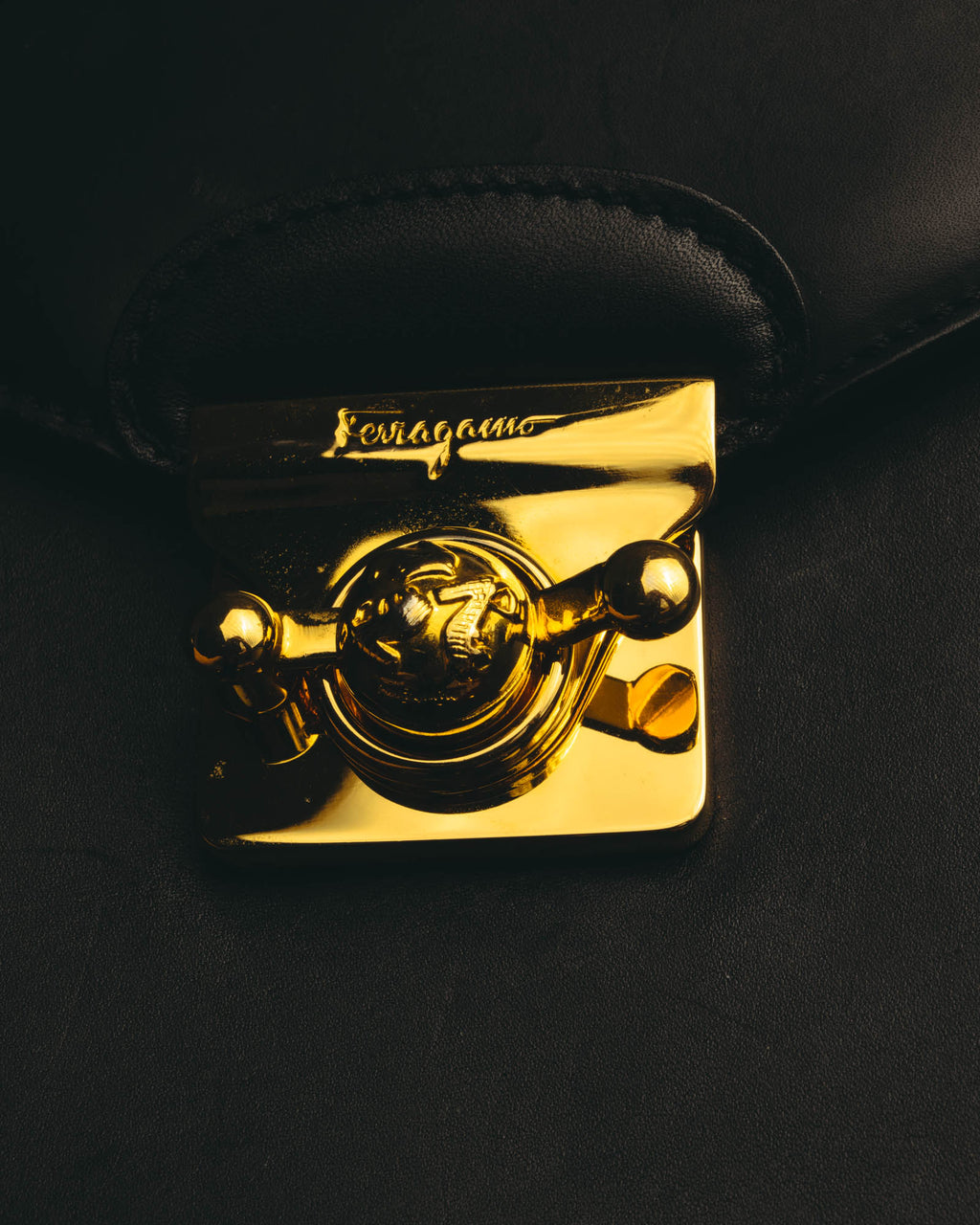 "Salvatore Ferragamo" 90's-00's Elegant leather 2 way handbag